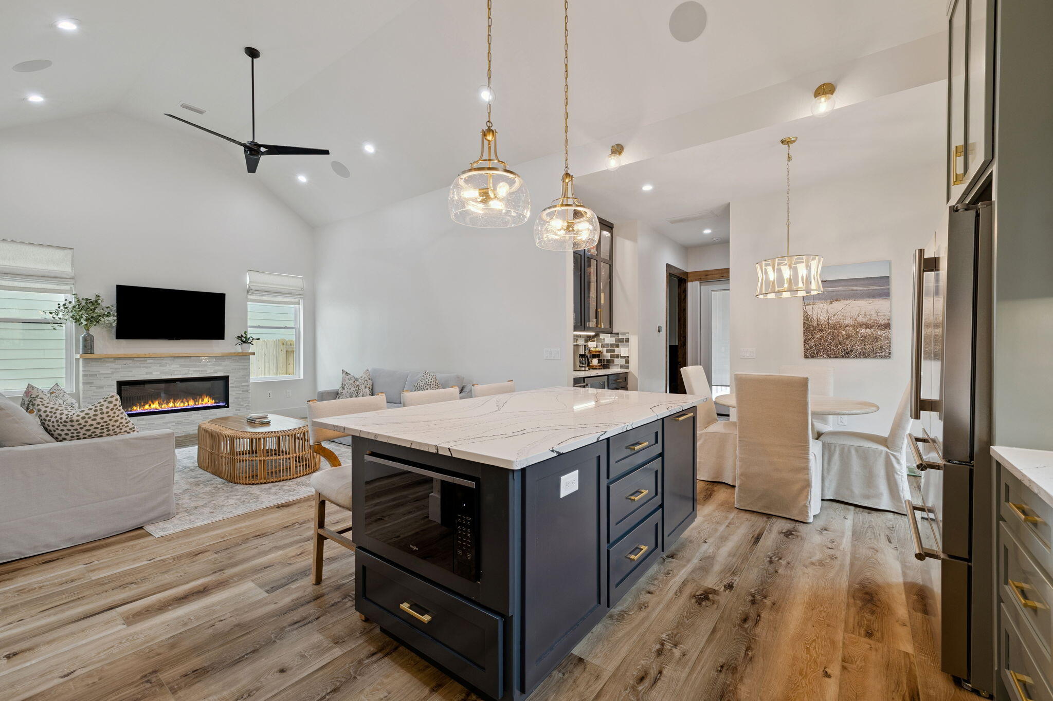 LAGUNA BEACH - Residential