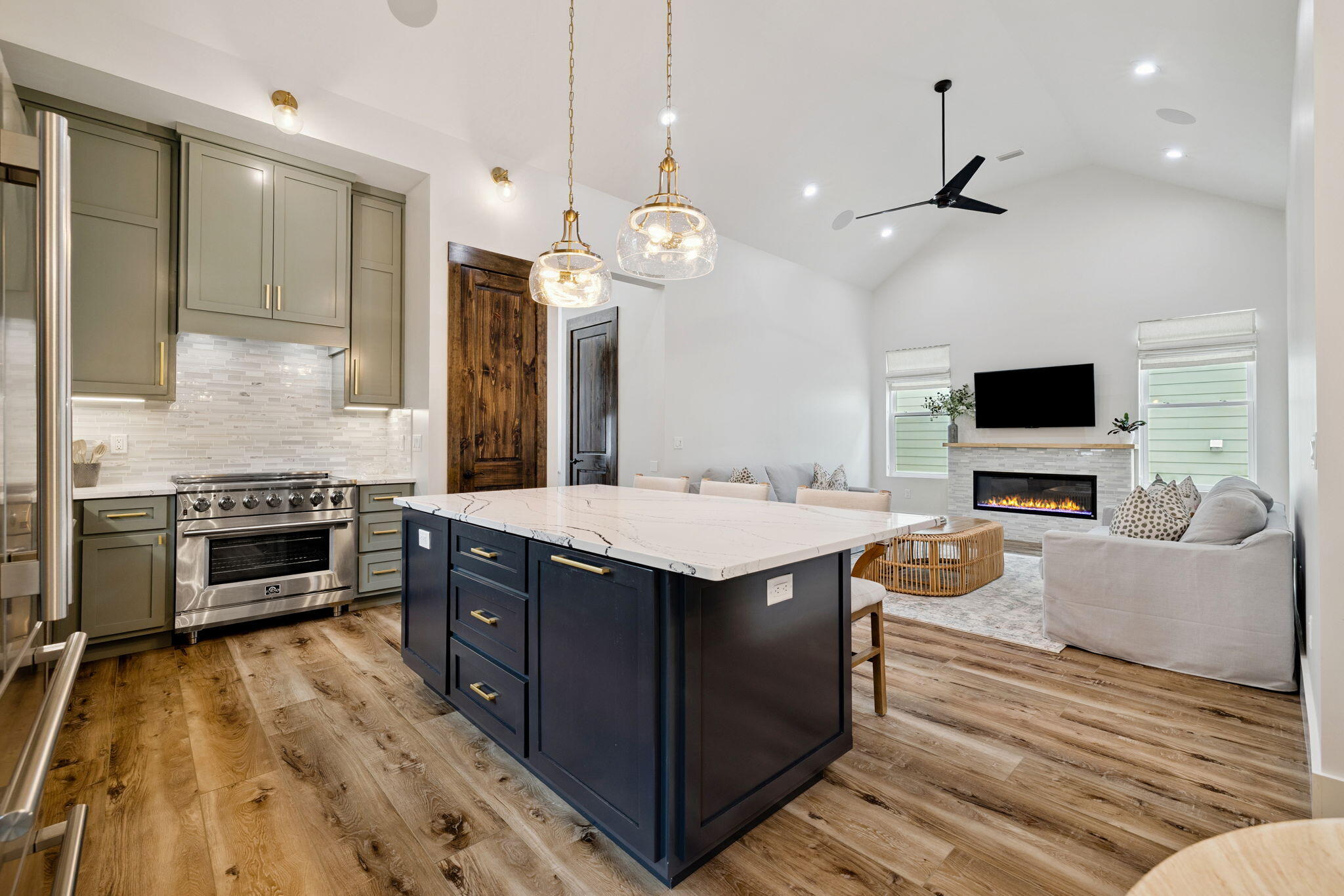 LAGUNA BEACH - Residential