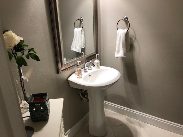 HIDDEN COVE T/H - Residential Lease