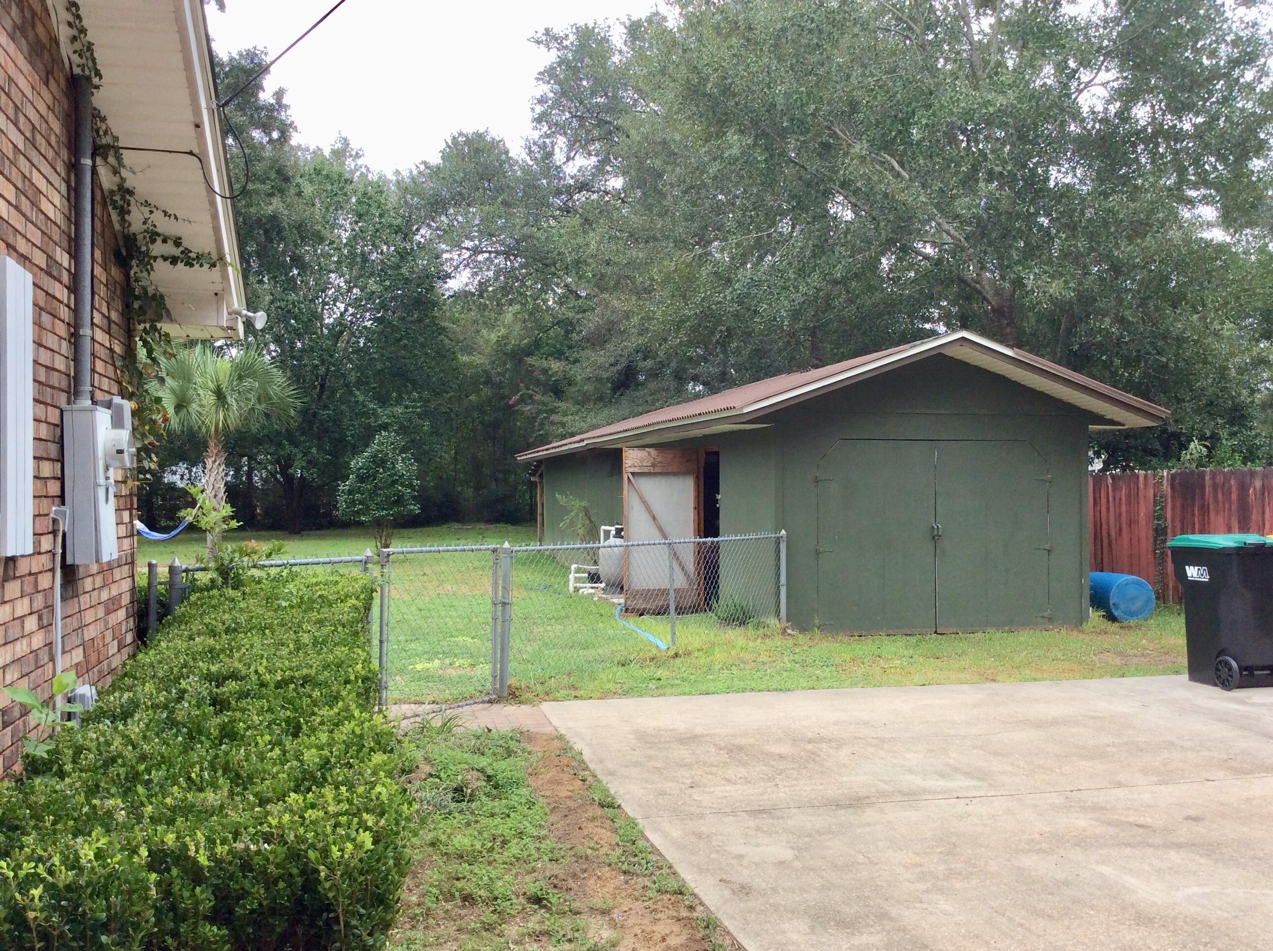 HOLLY HILLS - Residential