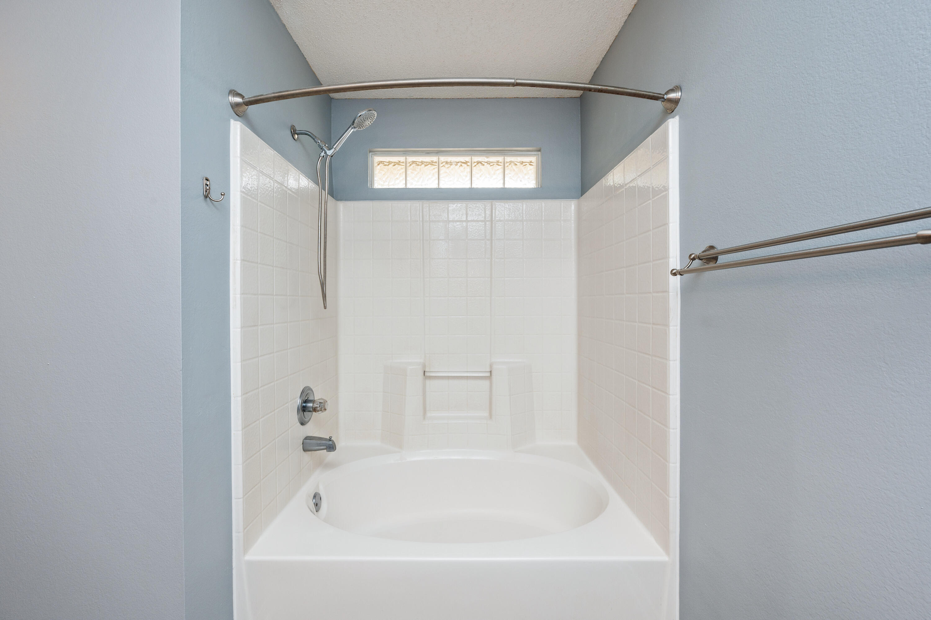 ROBLEDAL ESTATES UNIT 5 1ST ADDN - Residential