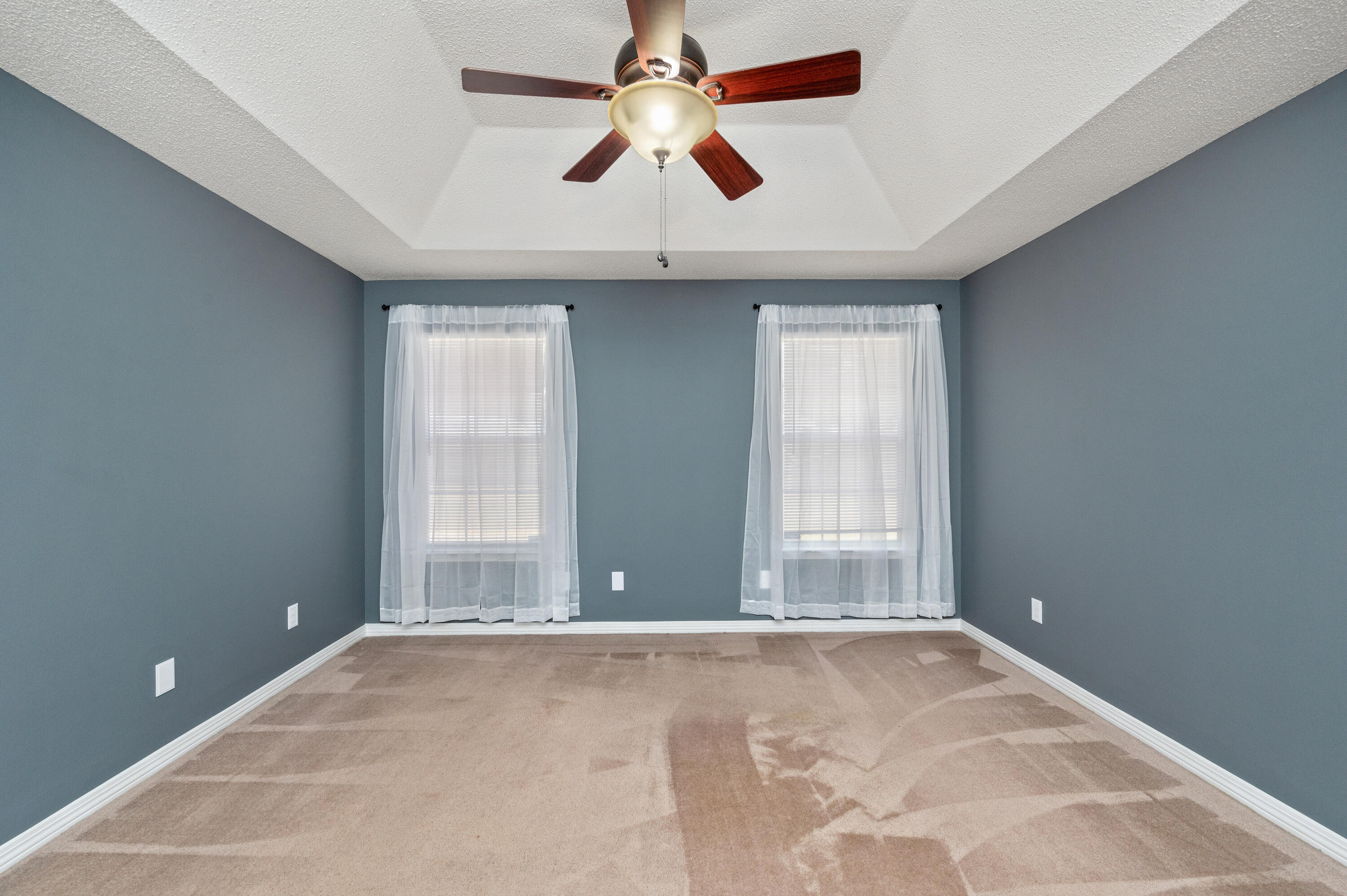 ROBLEDAL ESTATES UNIT 5 1ST ADDN - Residential