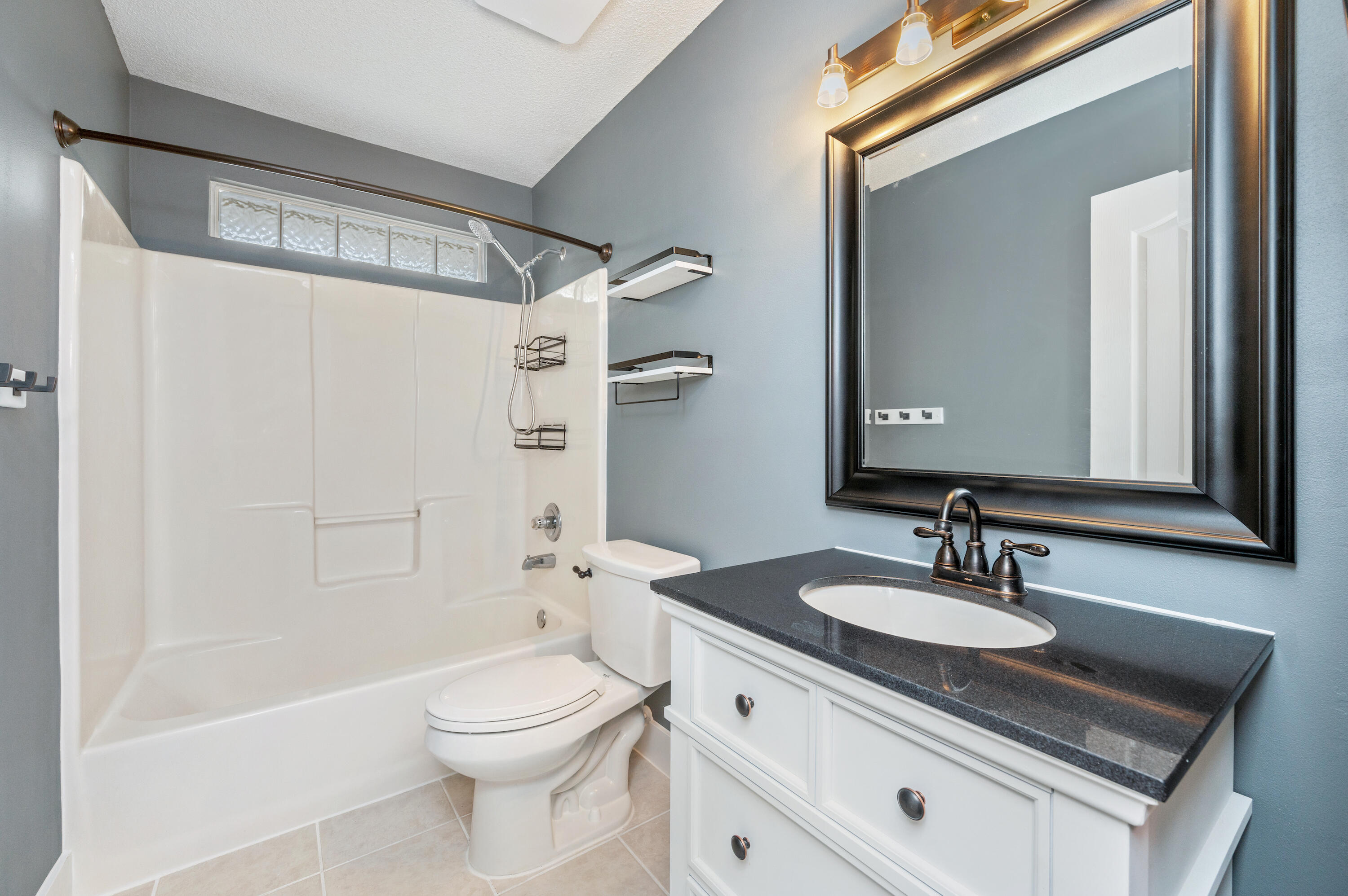 ROBLEDAL ESTATES UNIT 5 1ST ADDN - Residential