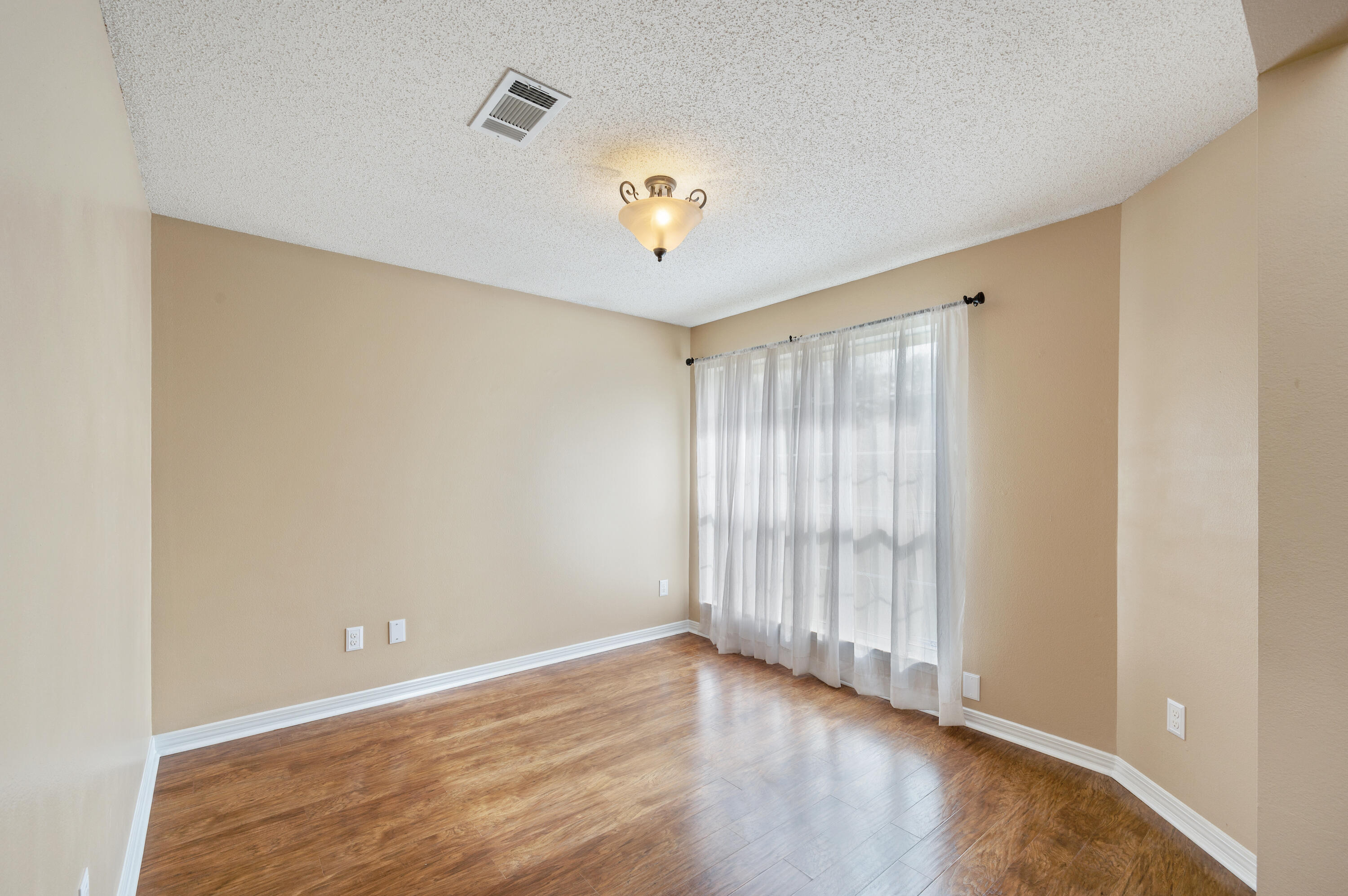 ROBLEDAL ESTATES UNIT 5 1ST ADDN - Residential