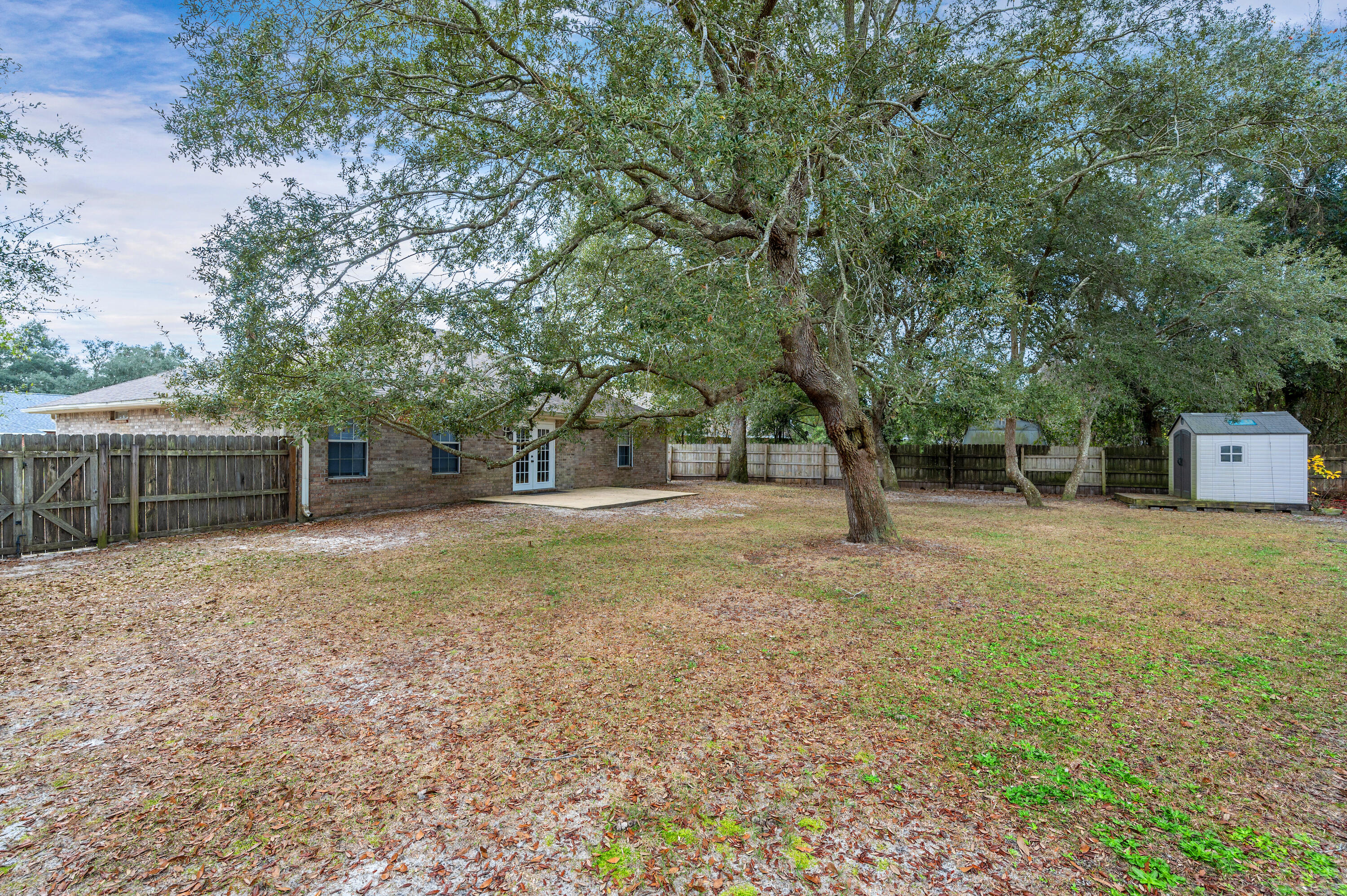 ROBLEDAL ESTATES UNIT 5 1ST ADDN - Residential