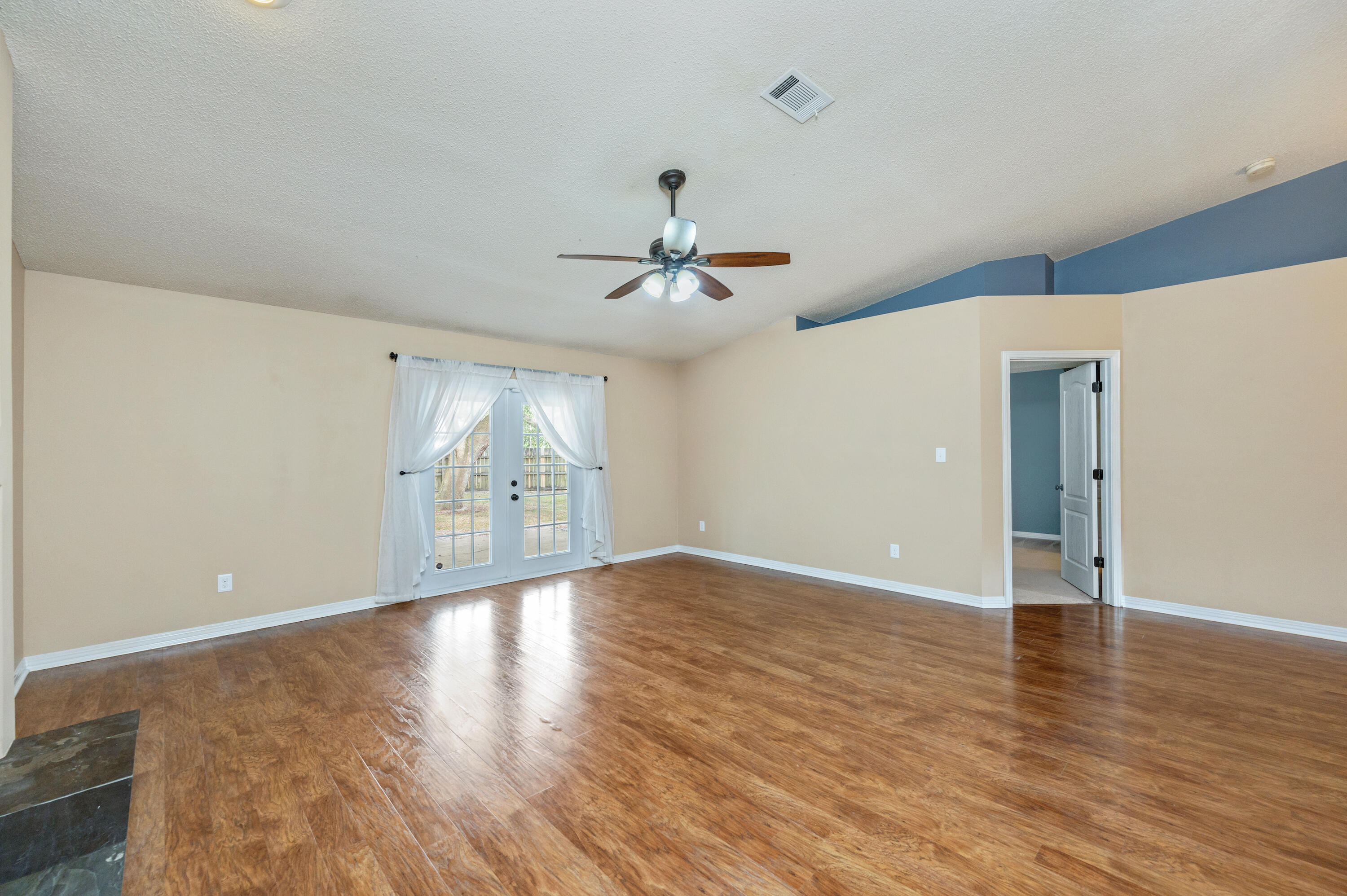 ROBLEDAL ESTATES UNIT 5 1ST ADDN - Residential