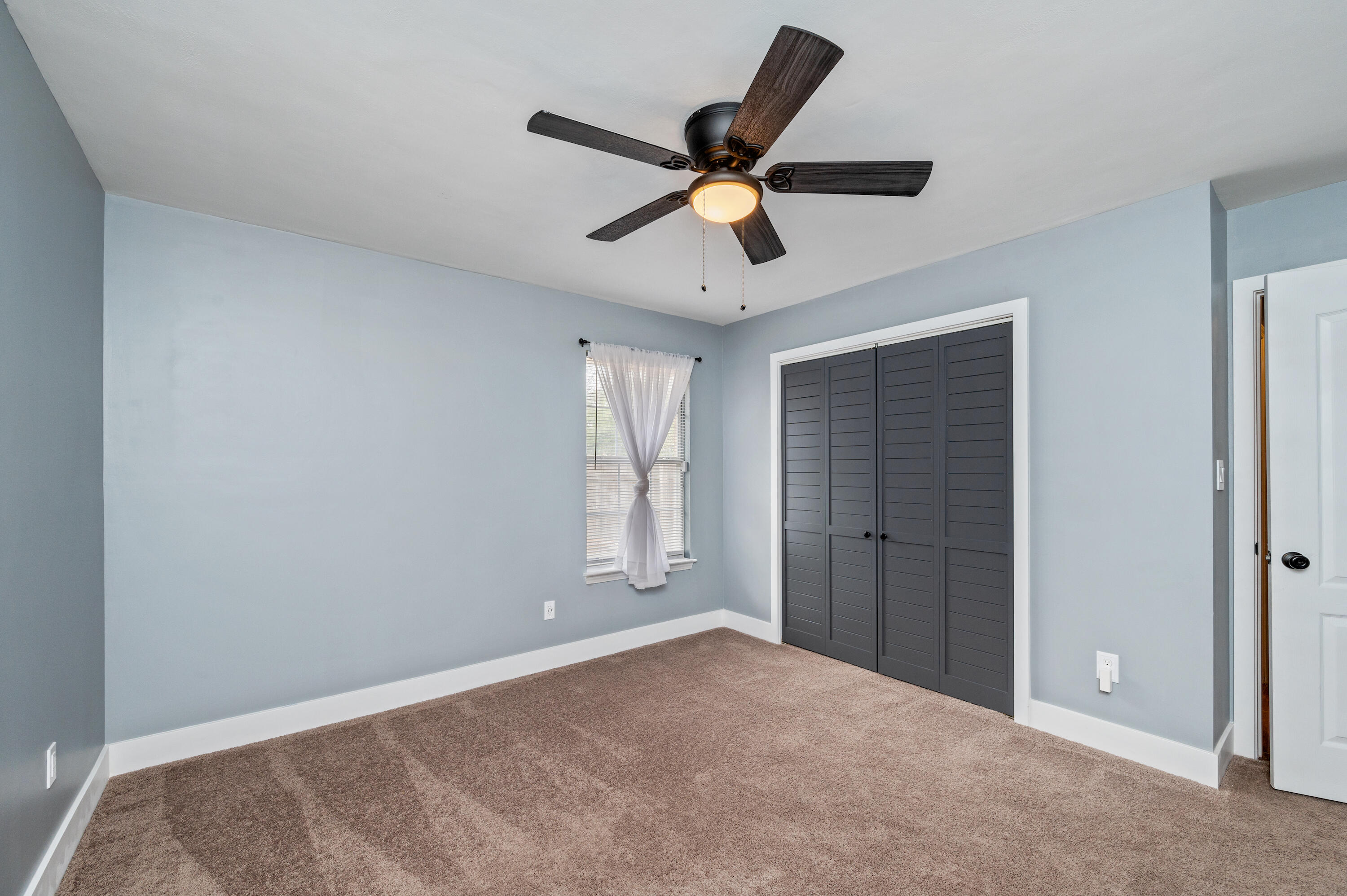 ROBLEDAL ESTATES UNIT 5 1ST ADDN - Residential