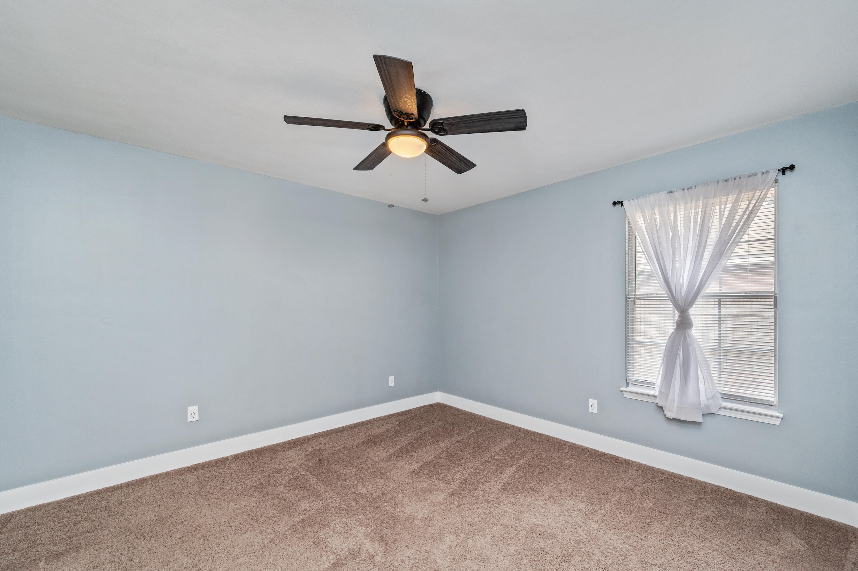 ROBLEDAL ESTATES UNIT 5 1ST ADDN - Residential