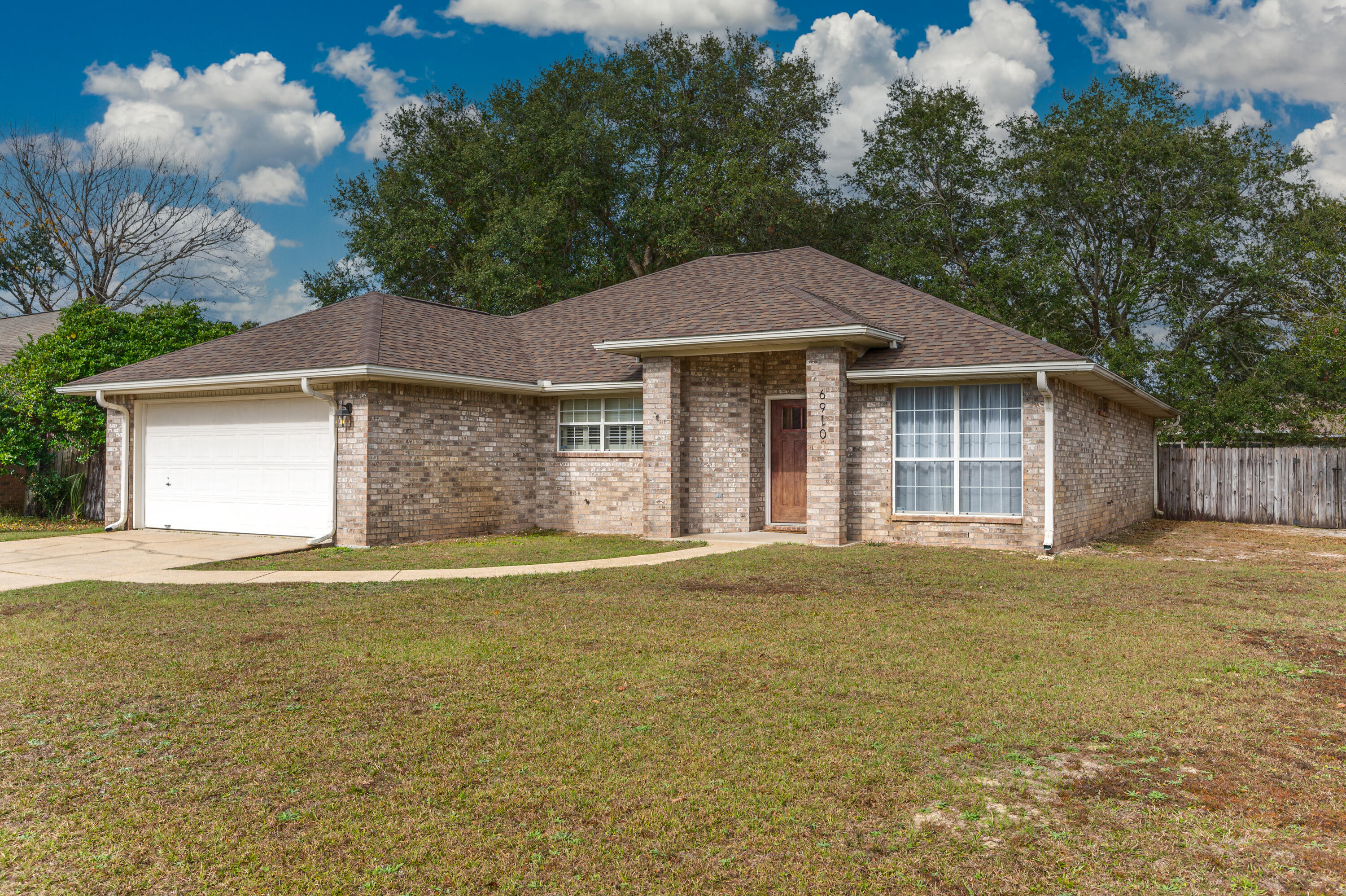 ROBLEDAL ESTATES UNIT 5 1ST ADDN - Residential