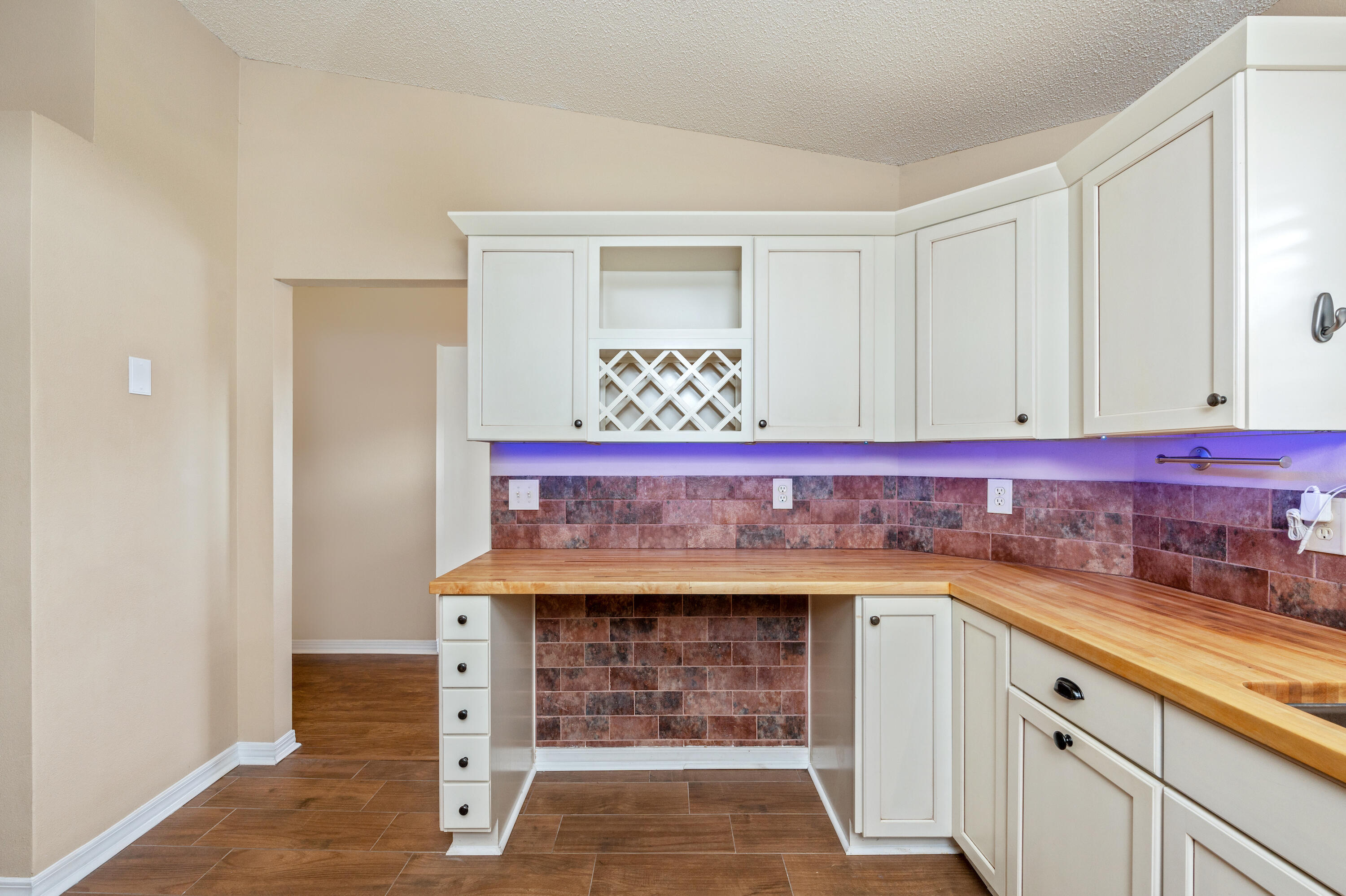 ROBLEDAL ESTATES UNIT 5 1ST ADDN - Residential