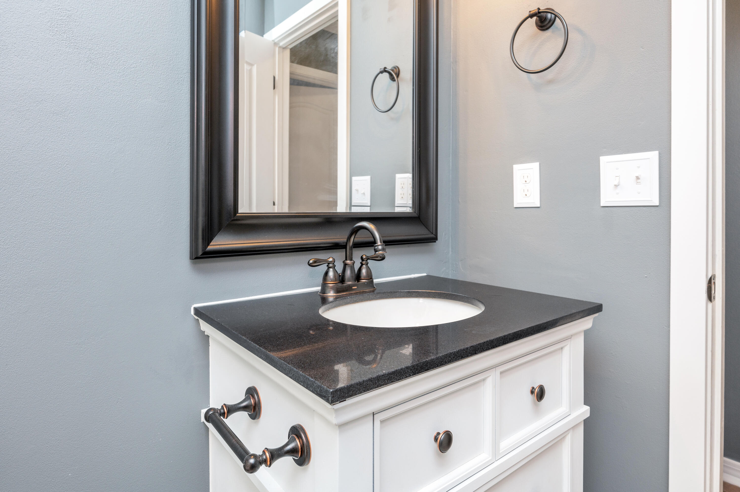 ROBLEDAL ESTATES UNIT 5 1ST ADDN - Residential