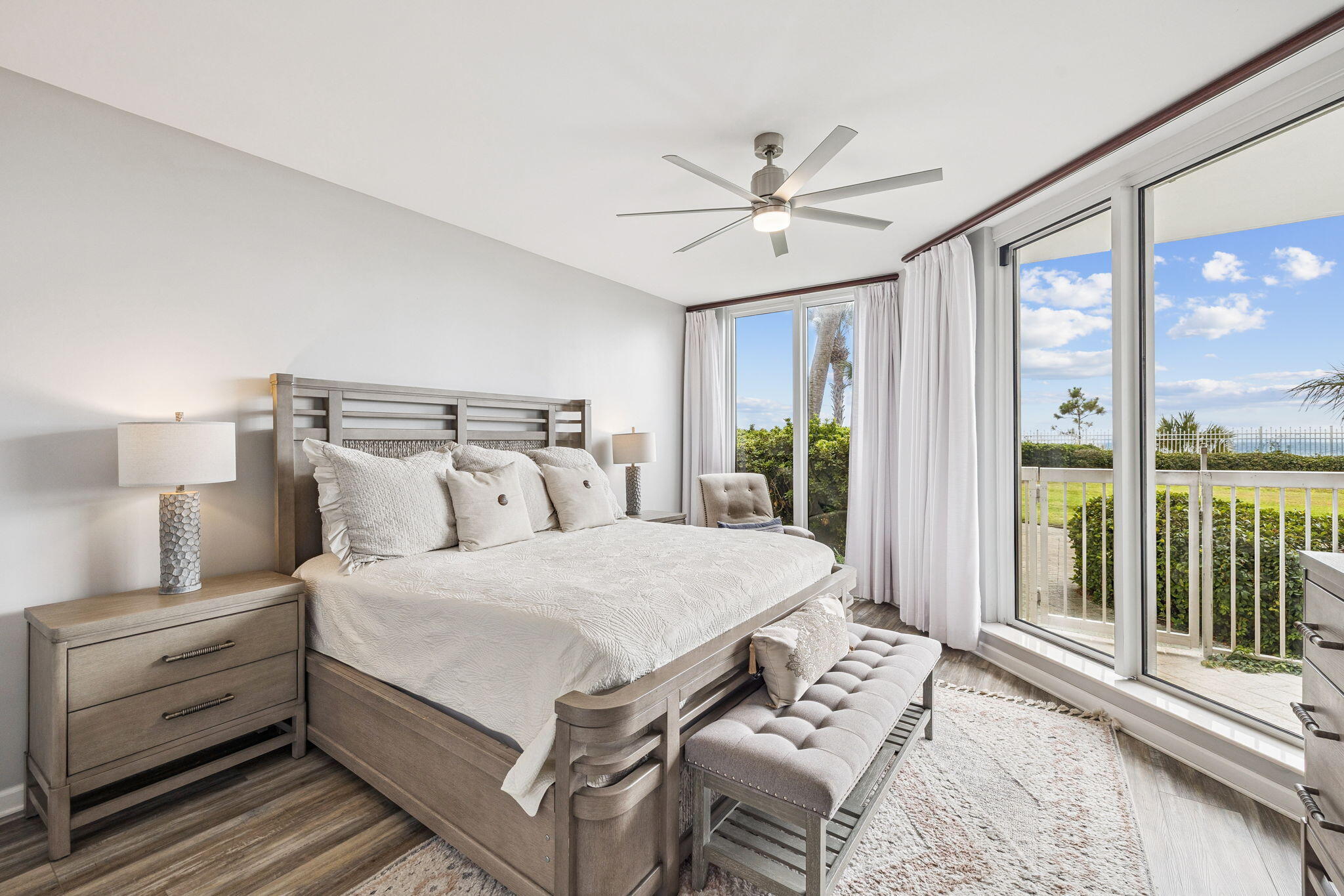 SILVER BEACH TOWERS - Residential