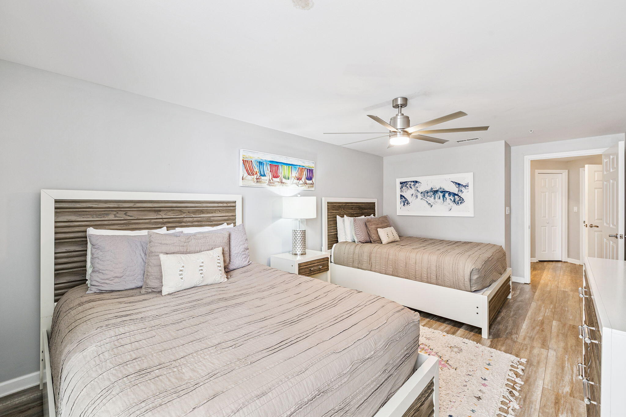 SILVER BEACH TOWERS - Residential