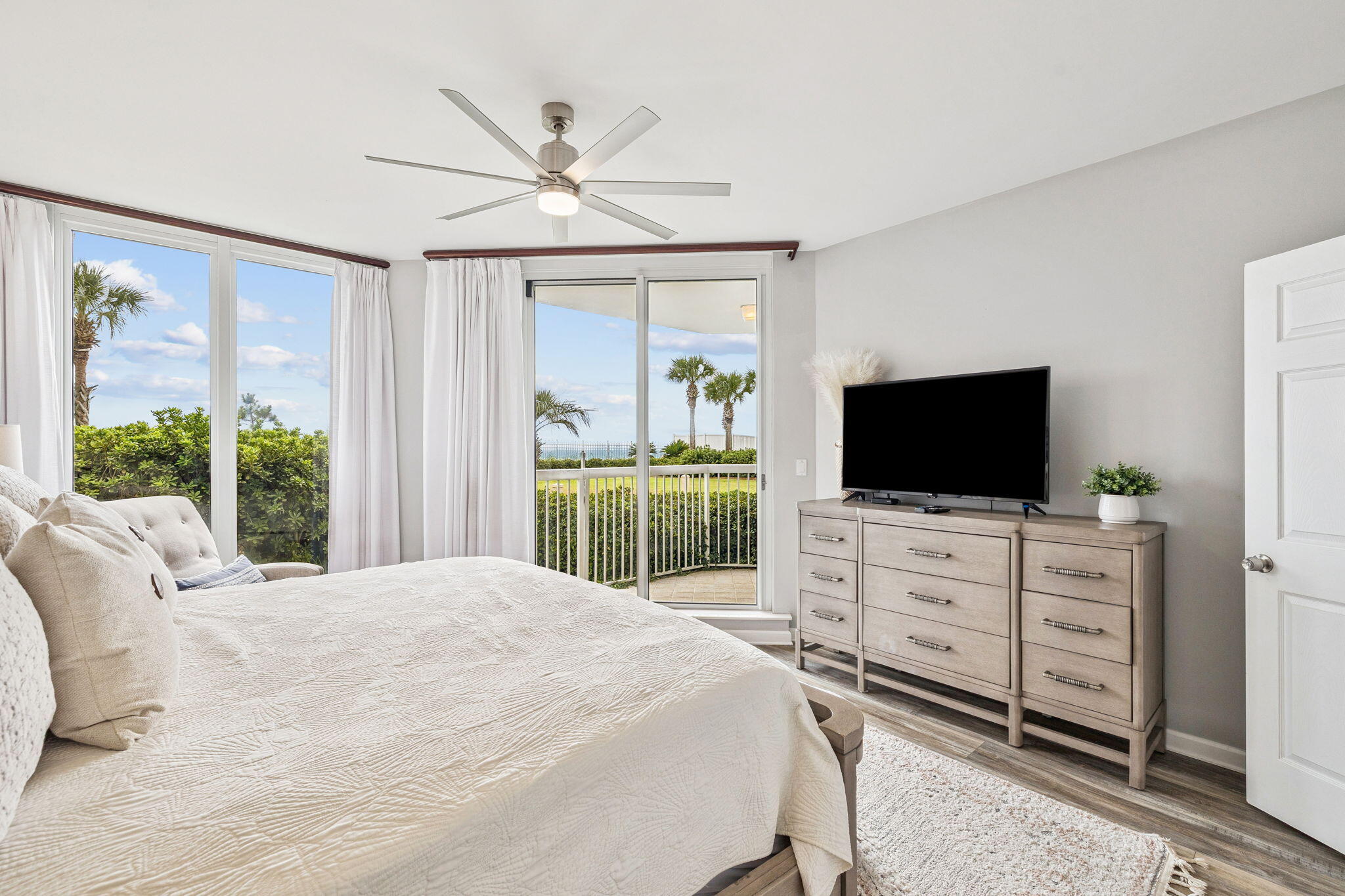 SILVER BEACH TOWERS - Residential