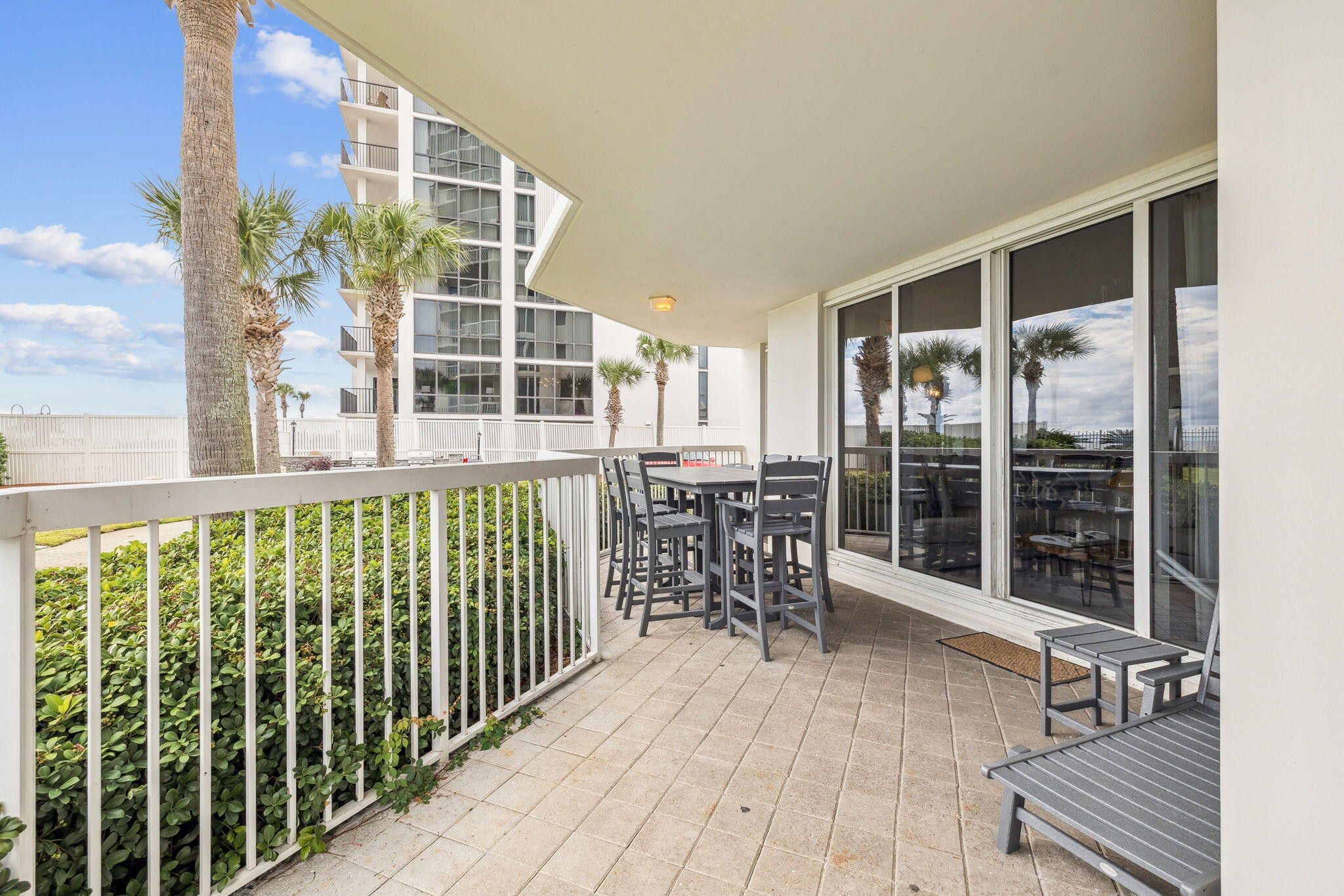 SILVER BEACH TOWERS - Residential