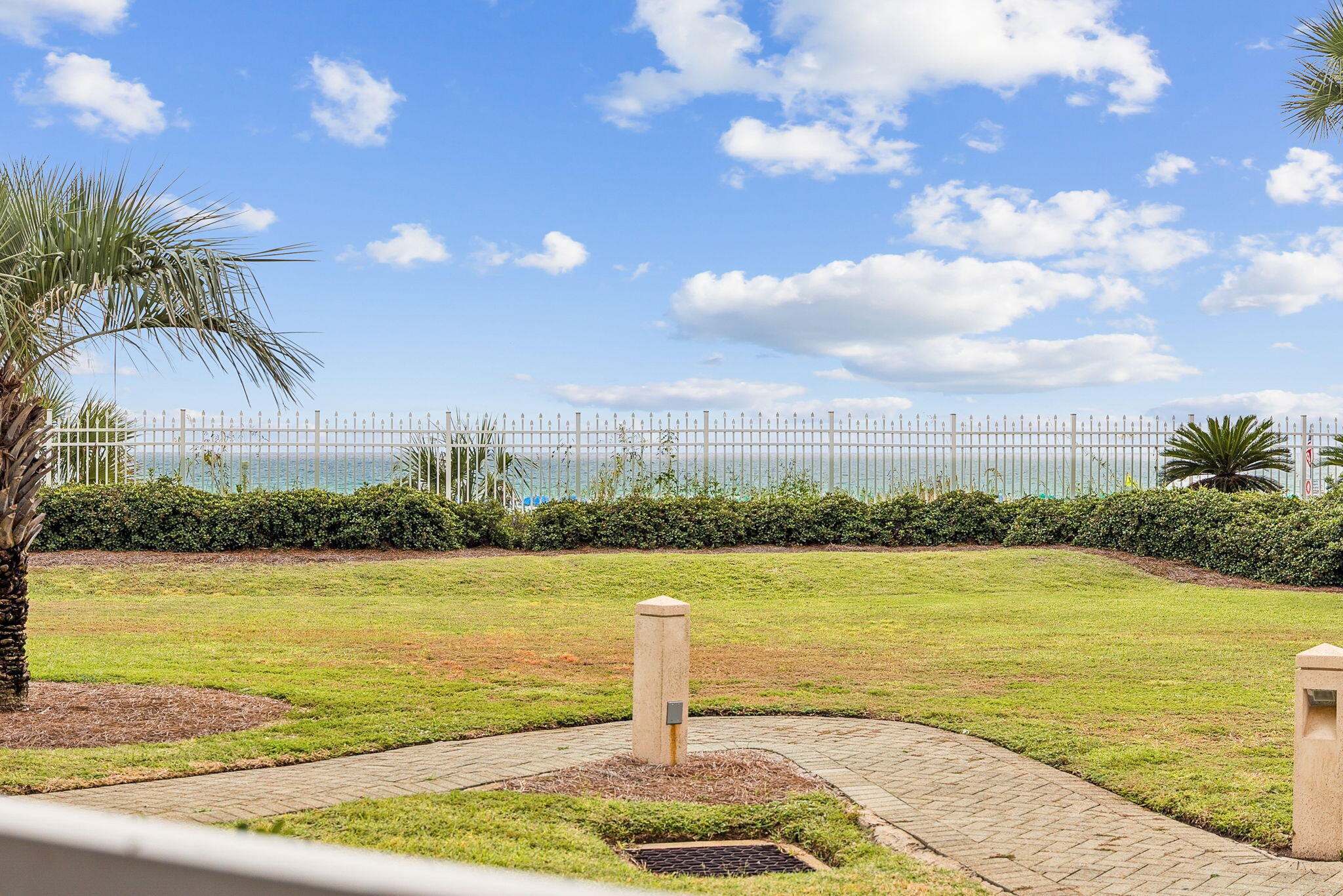 SILVER BEACH TOWERS - Residential