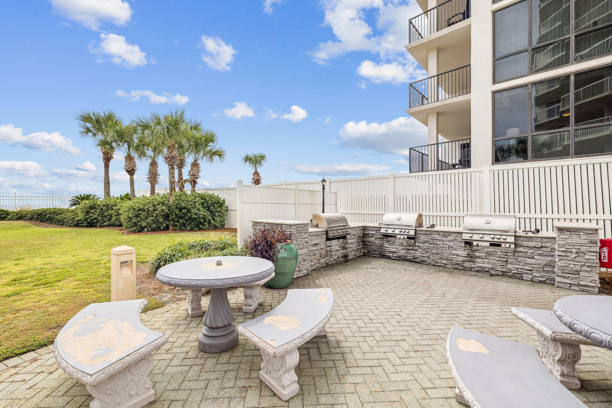 SILVER BEACH TOWERS - Residential