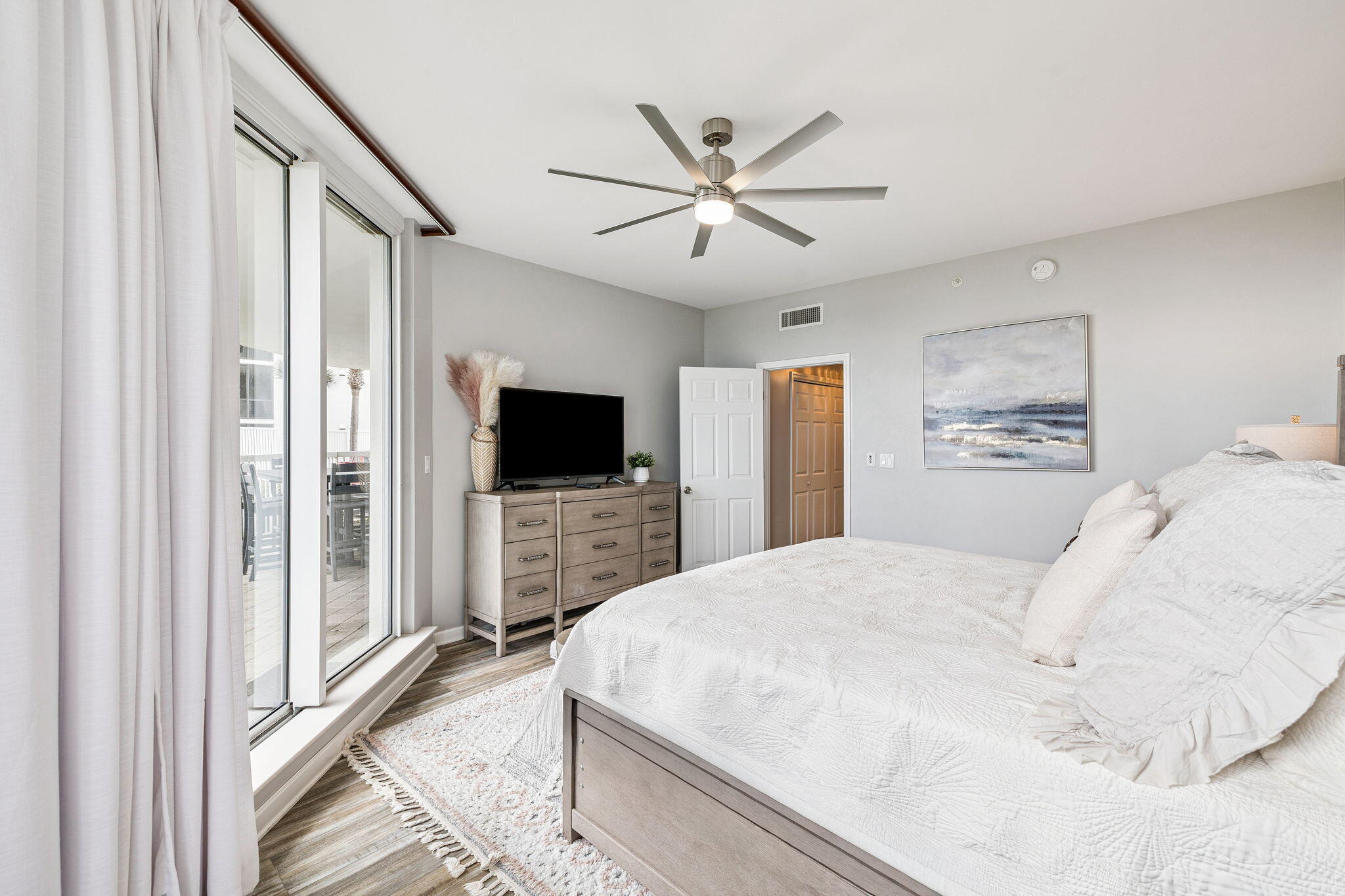 SILVER BEACH TOWERS - Residential