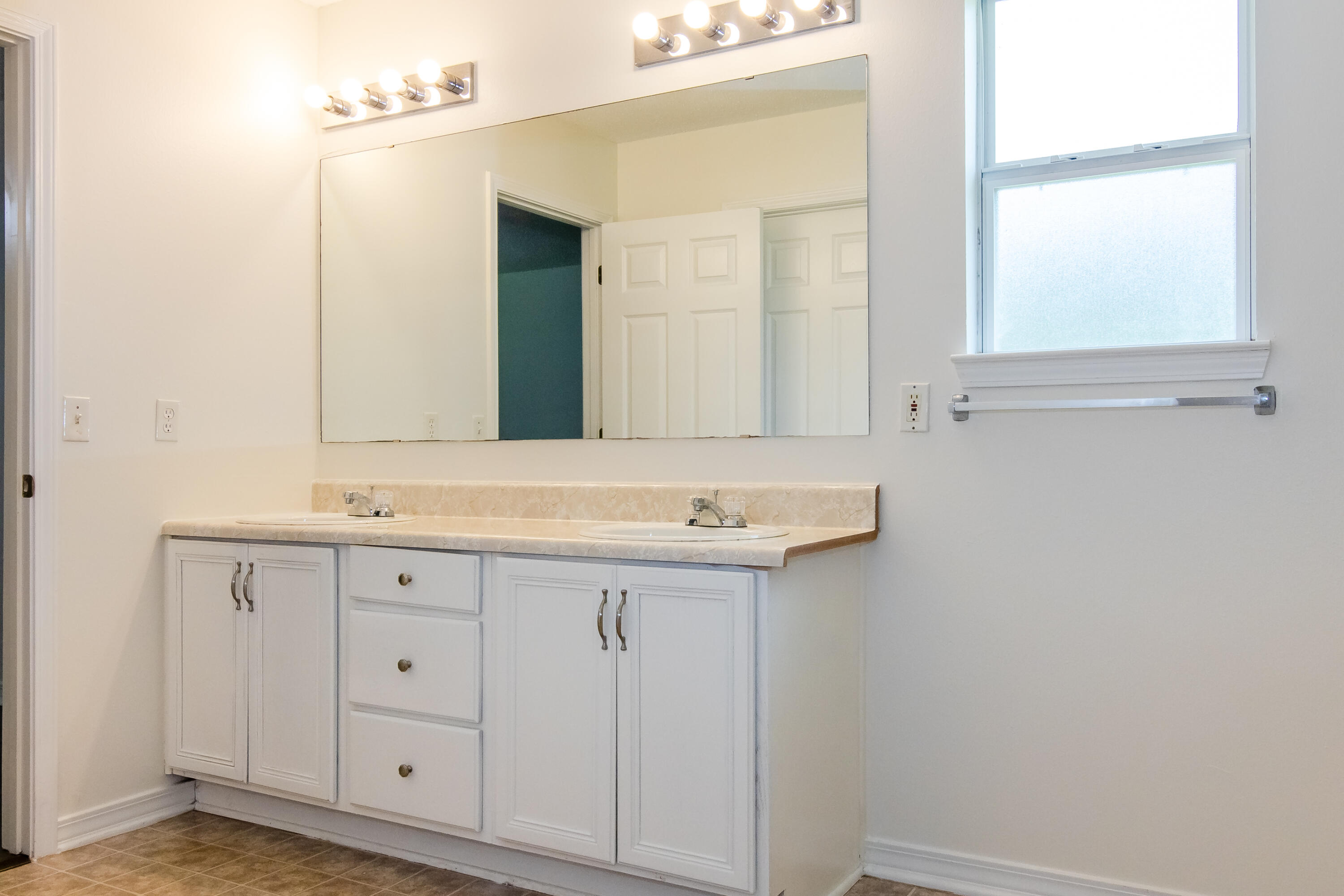 NORTHVIEW ESTATES 5TH ADDN - Residential Lease
