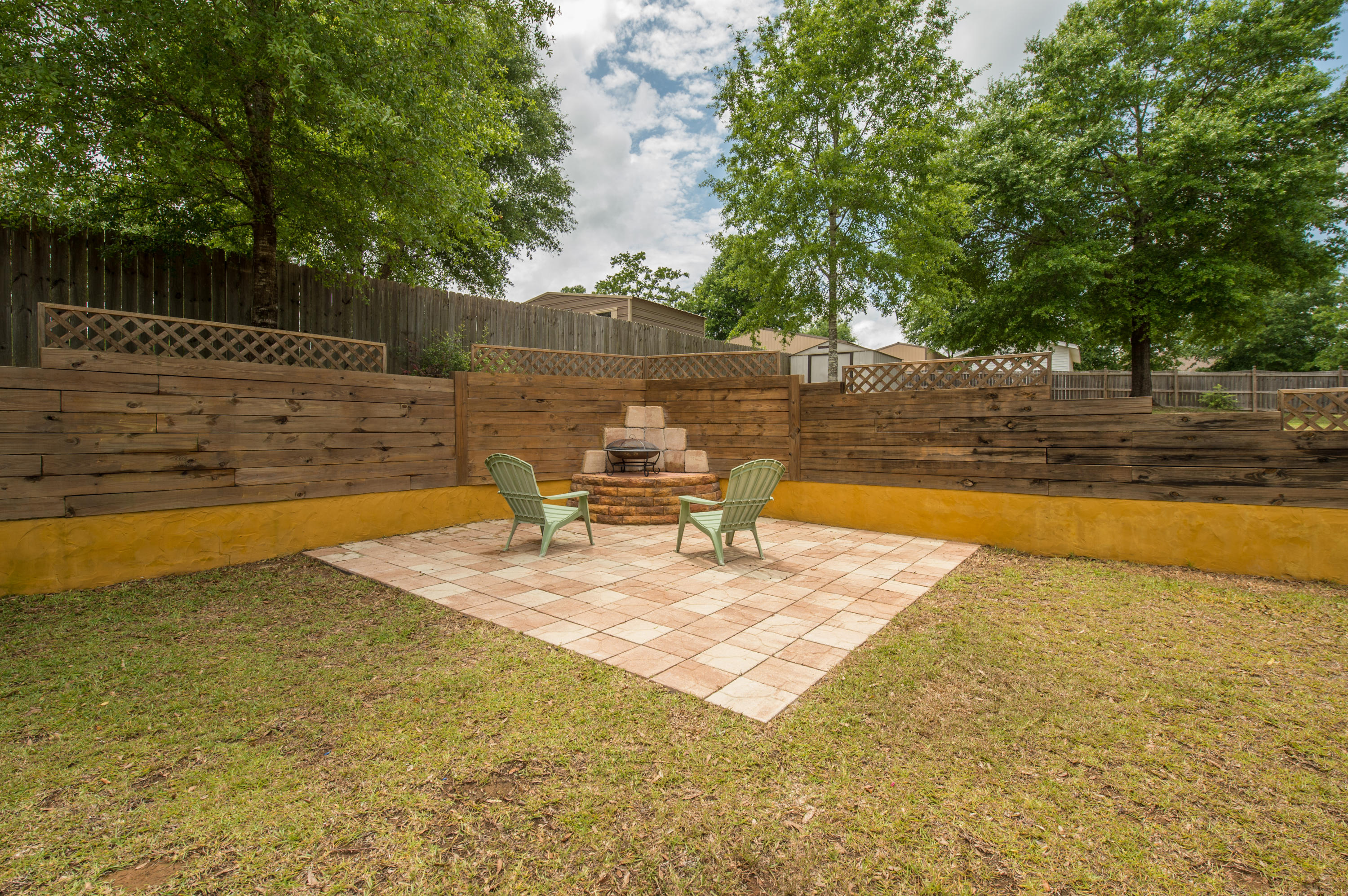 SILVER SPRINGS EST - Residential