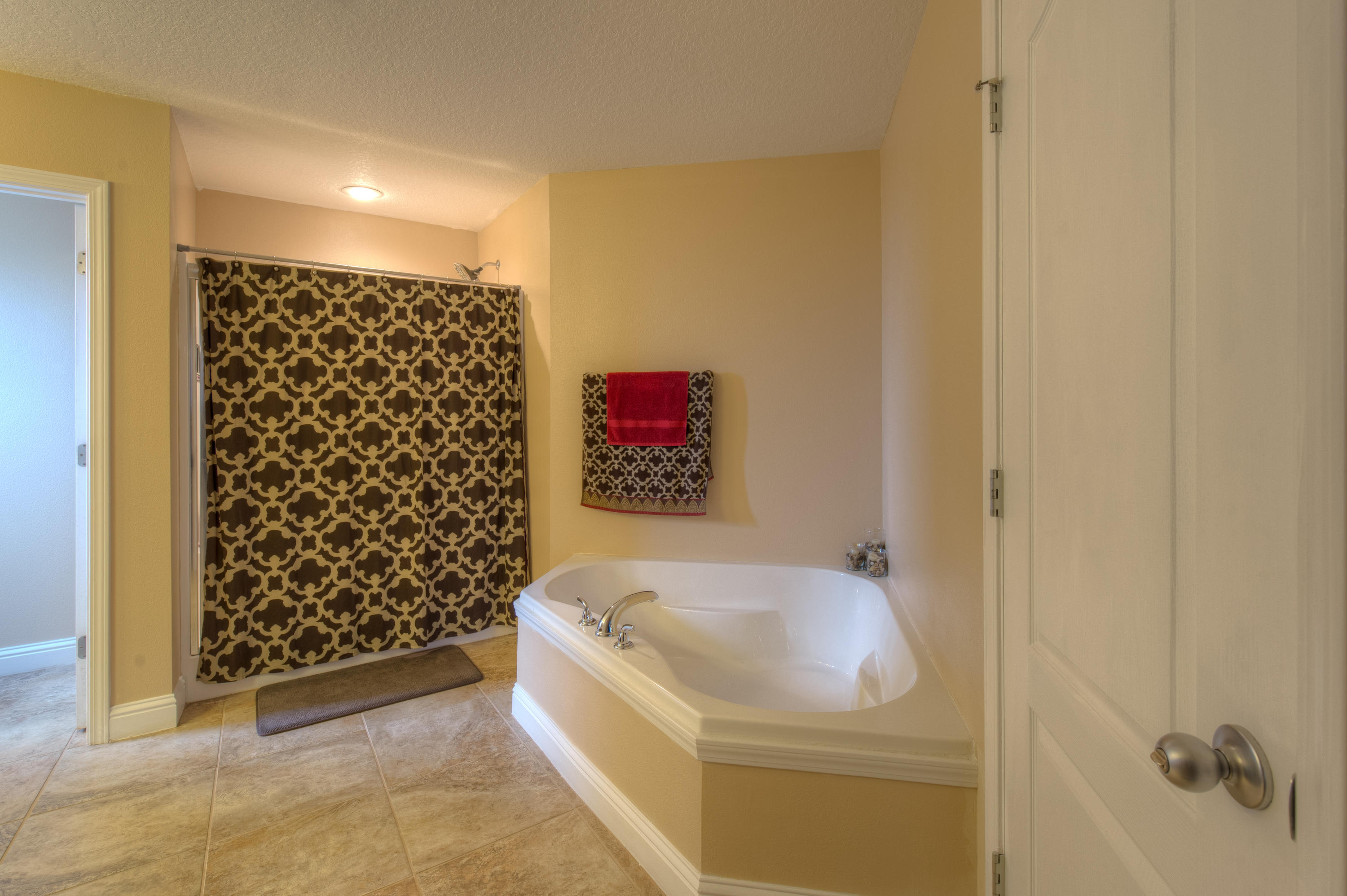 SILVER SPRINGS EST - Residential