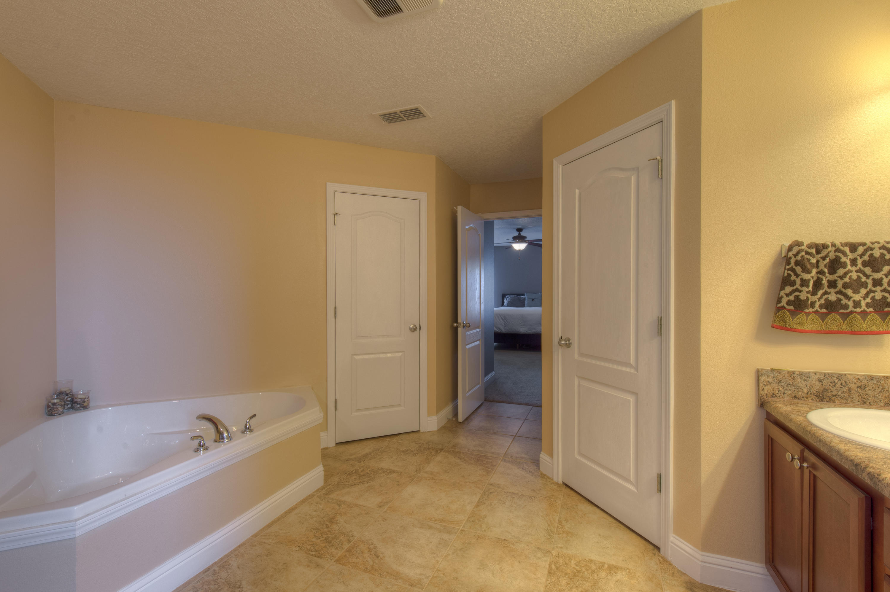 SILVER SPRINGS EST - Residential