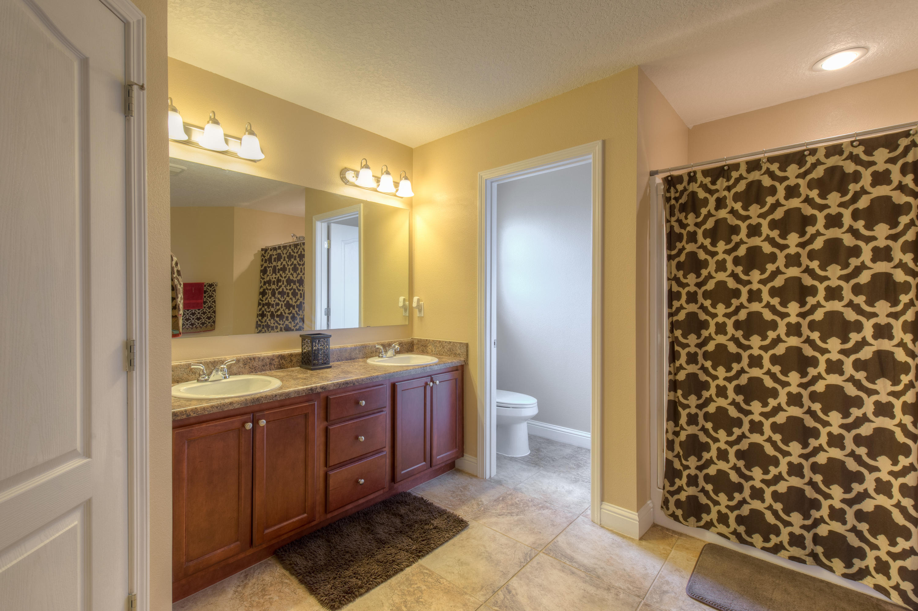 SILVER SPRINGS EST - Residential