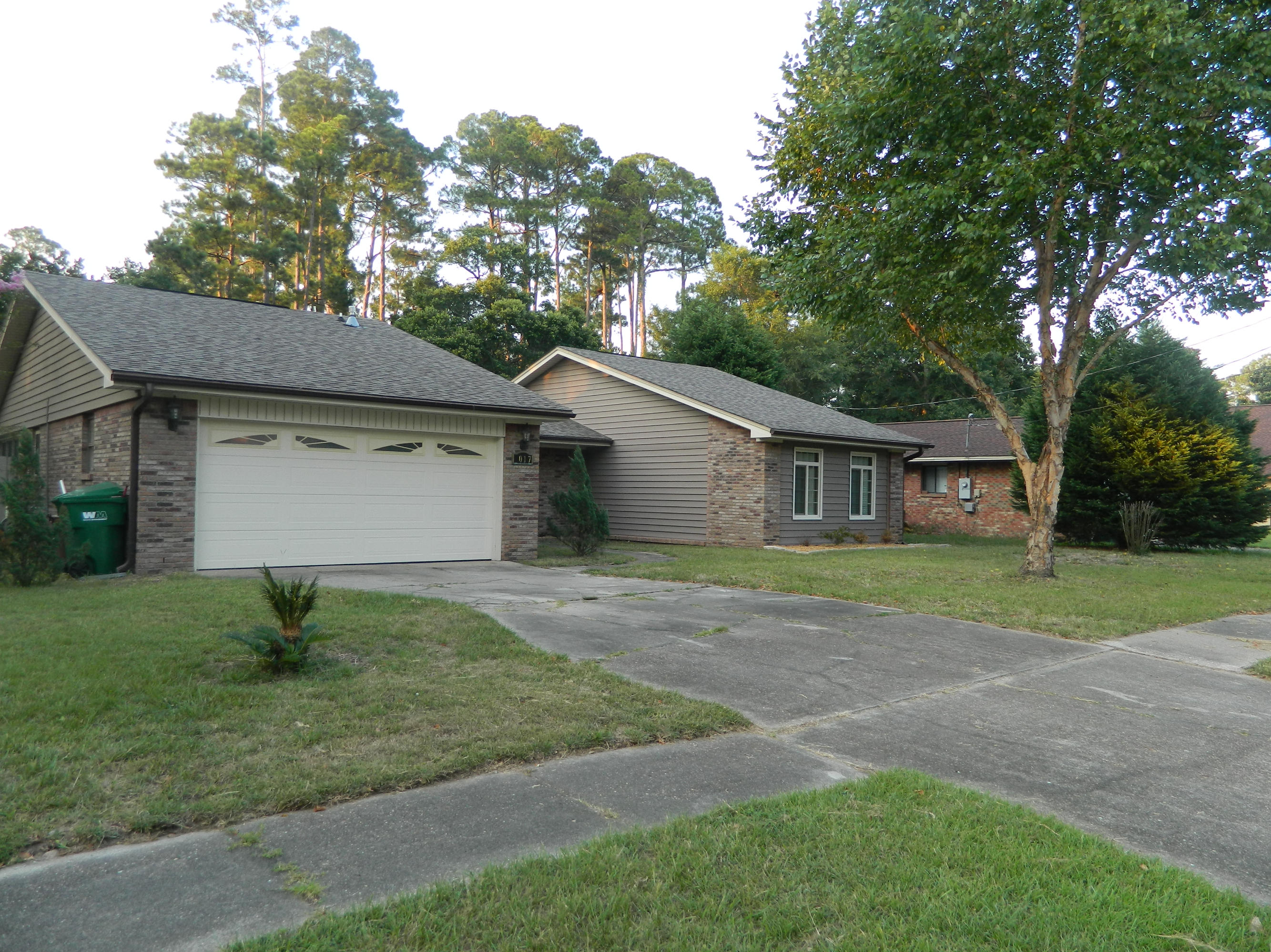 PINEWOOD ESTATES - Residential