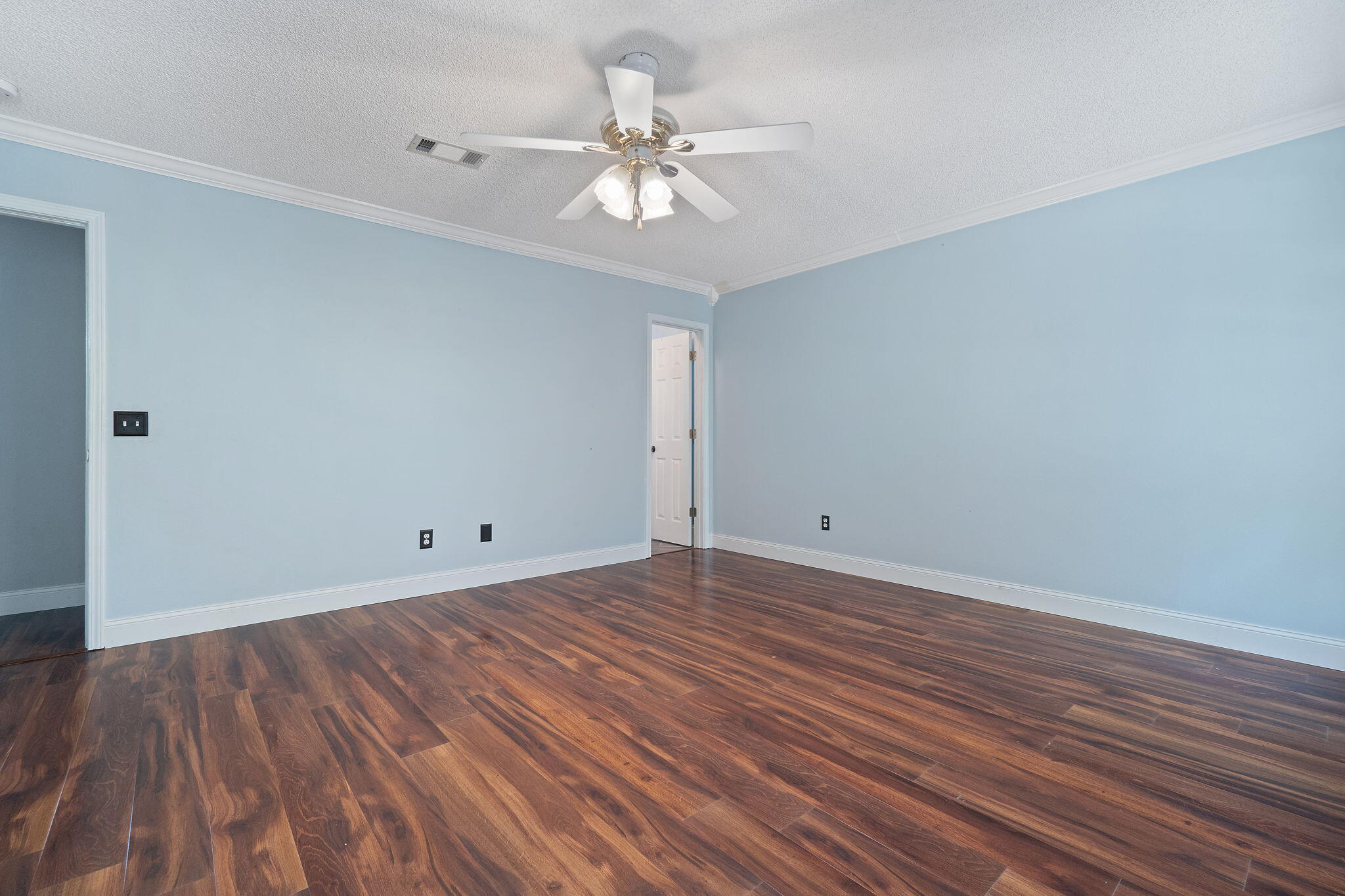 COUNTRY BREEZE EAST - Residential