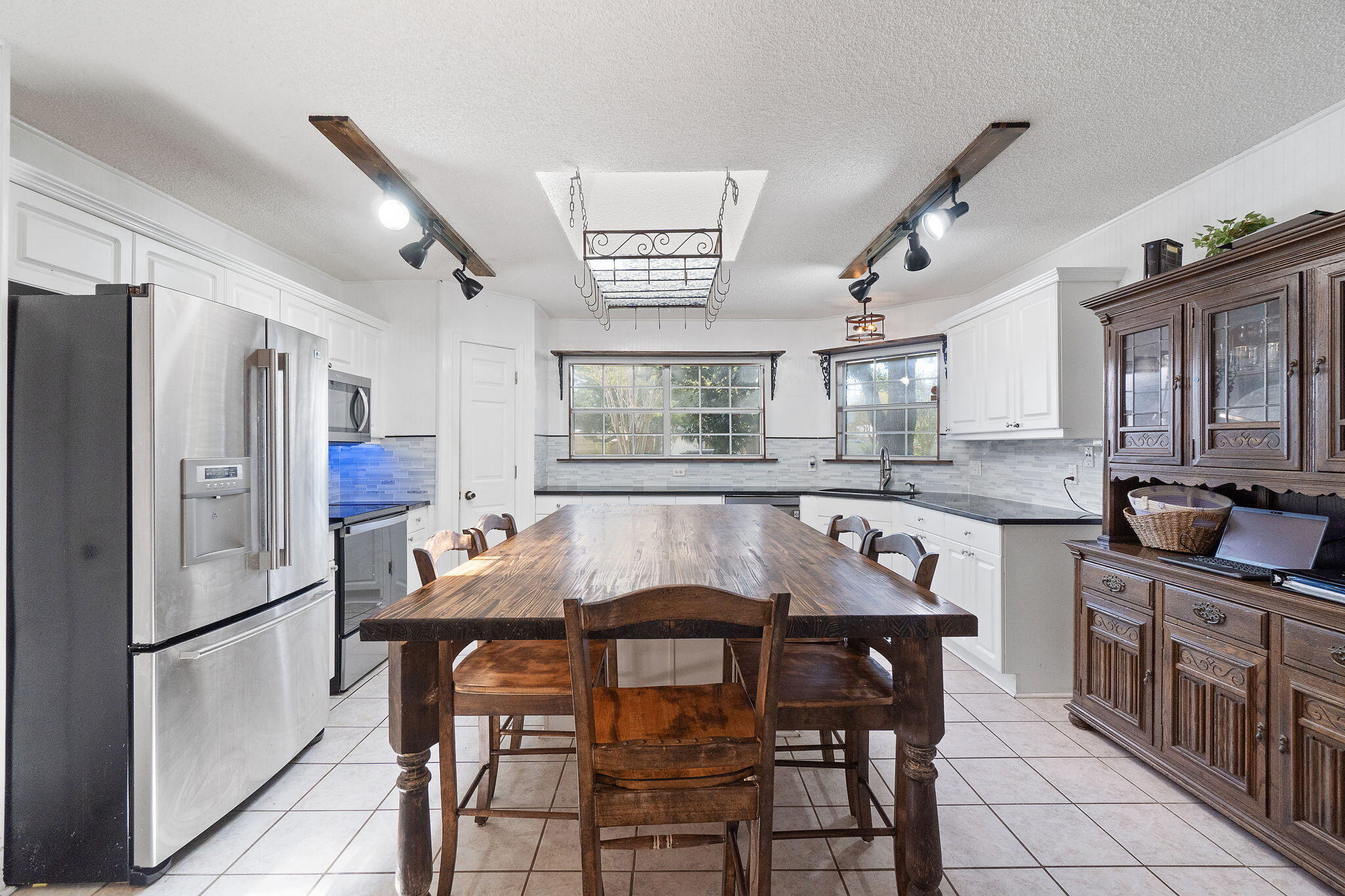 COUNTRY BREEZE EAST - Residential