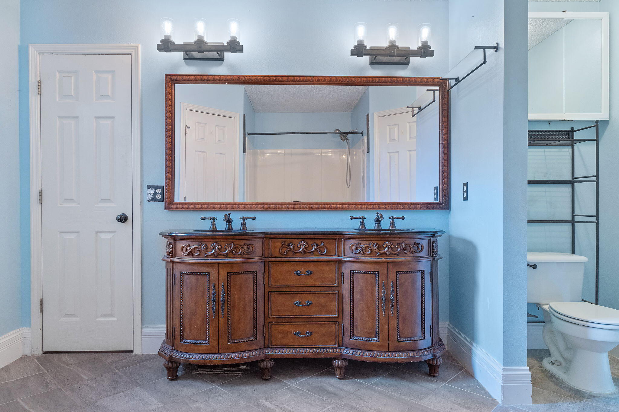 COUNTRY BREEZE EAST - Residential