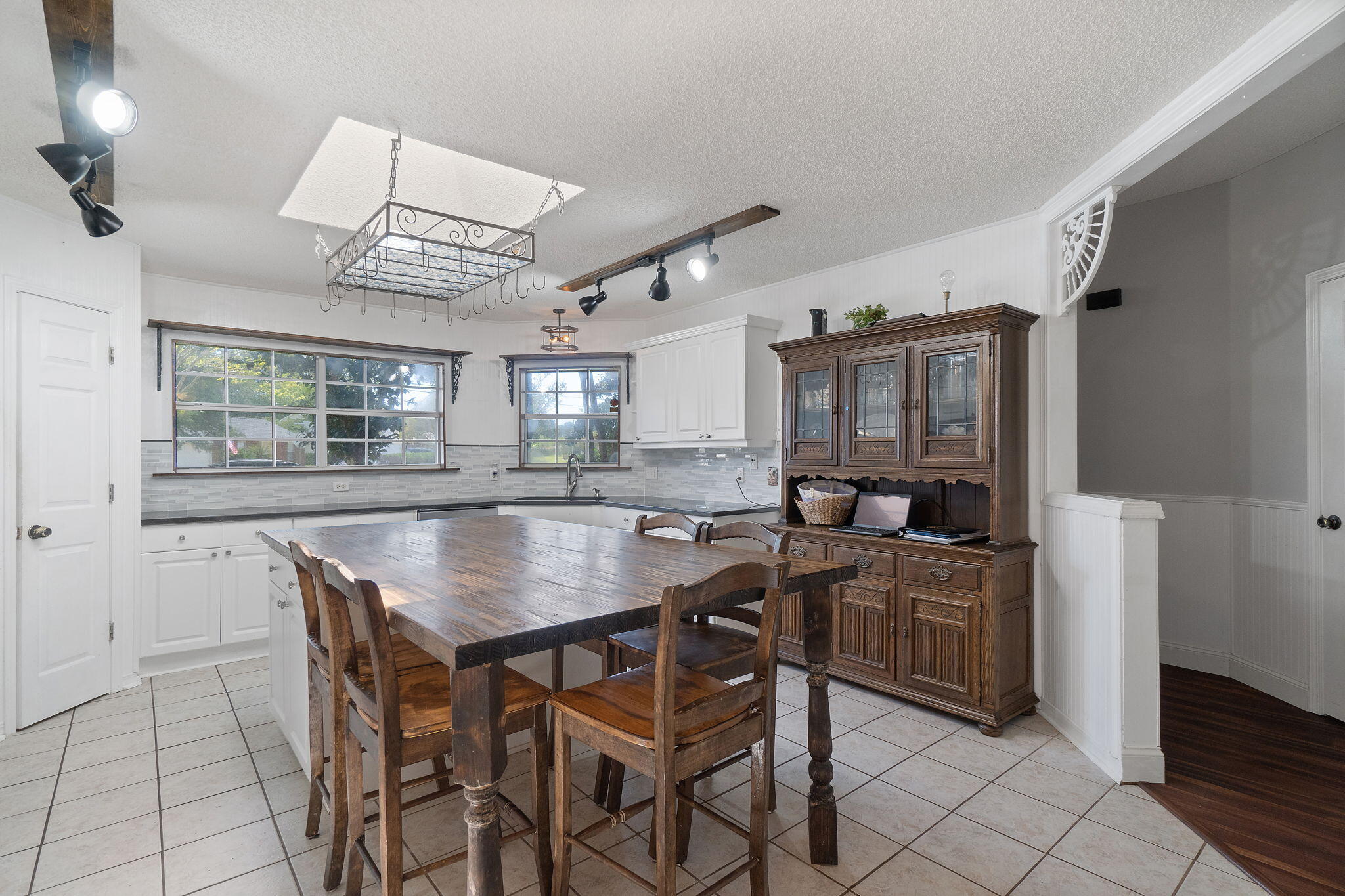 COUNTRY BREEZE EAST - Residential