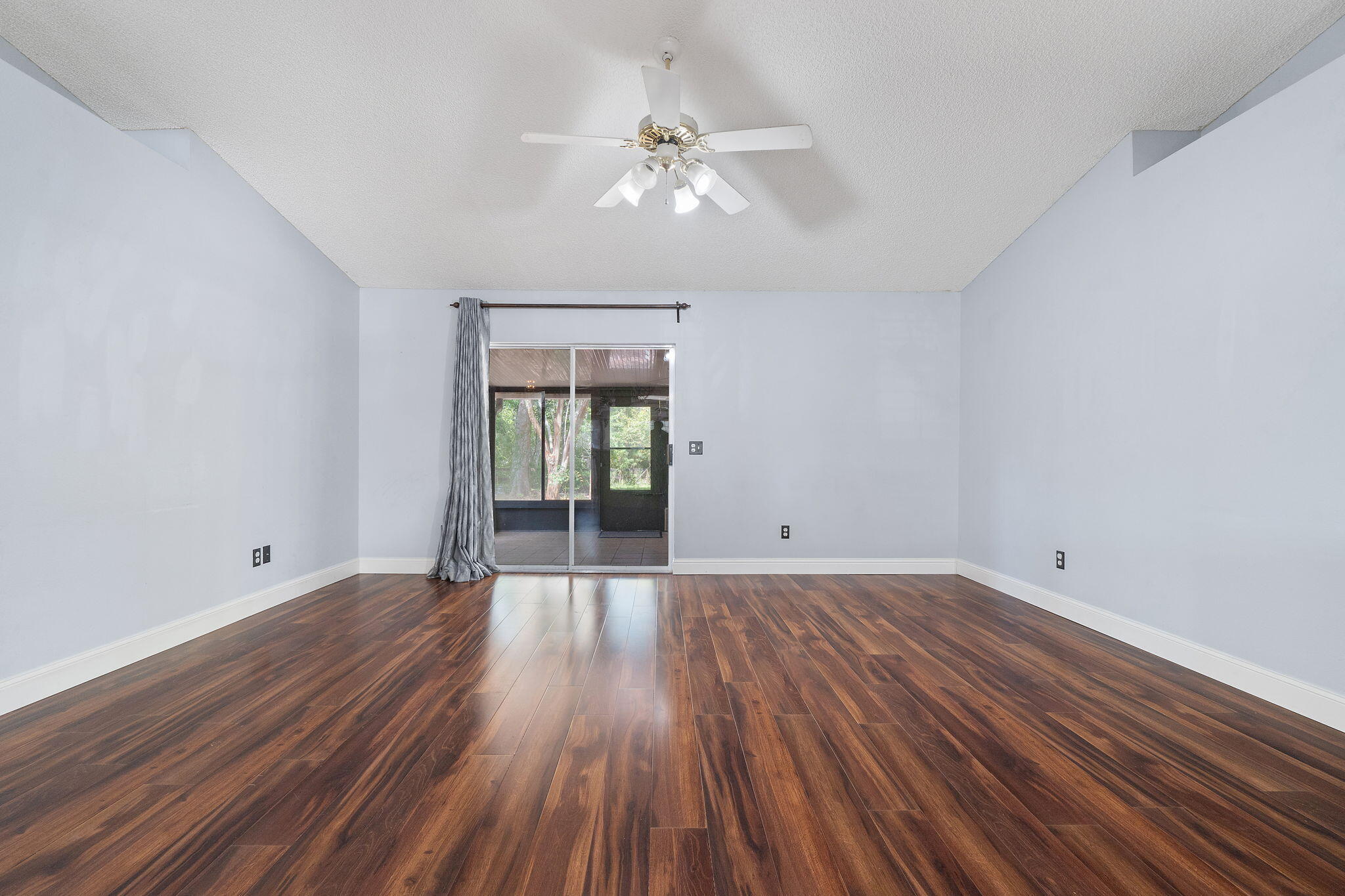 COUNTRY BREEZE EAST - Residential