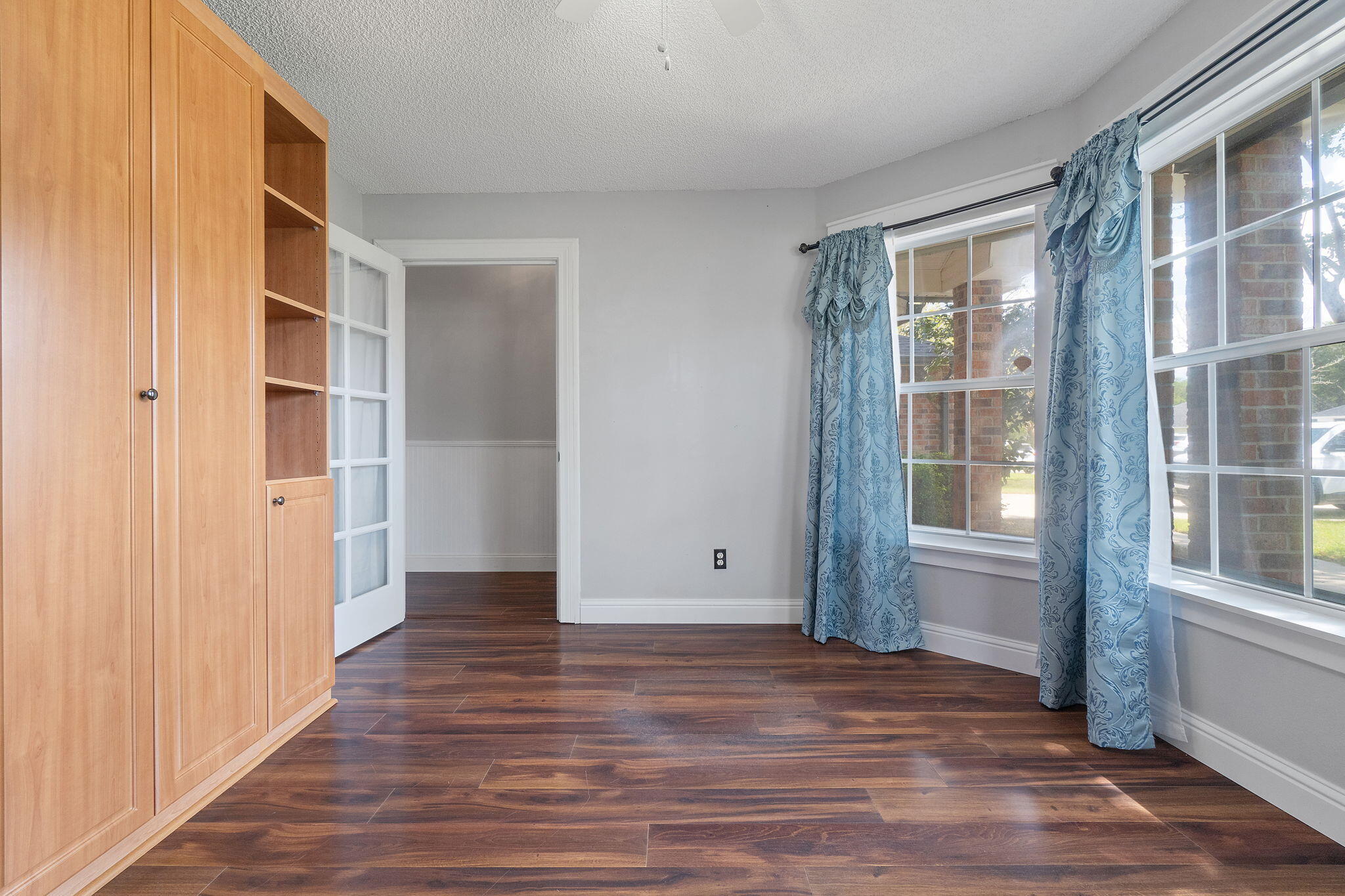 COUNTRY BREEZE EAST - Residential