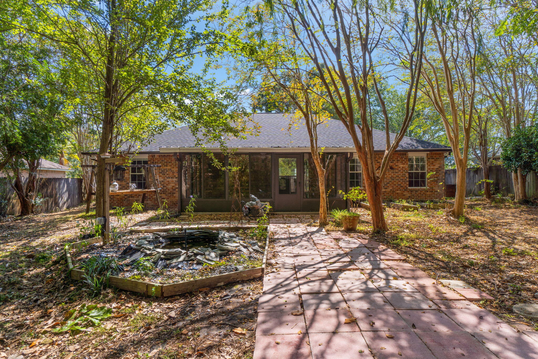 COUNTRY BREEZE EAST - Residential