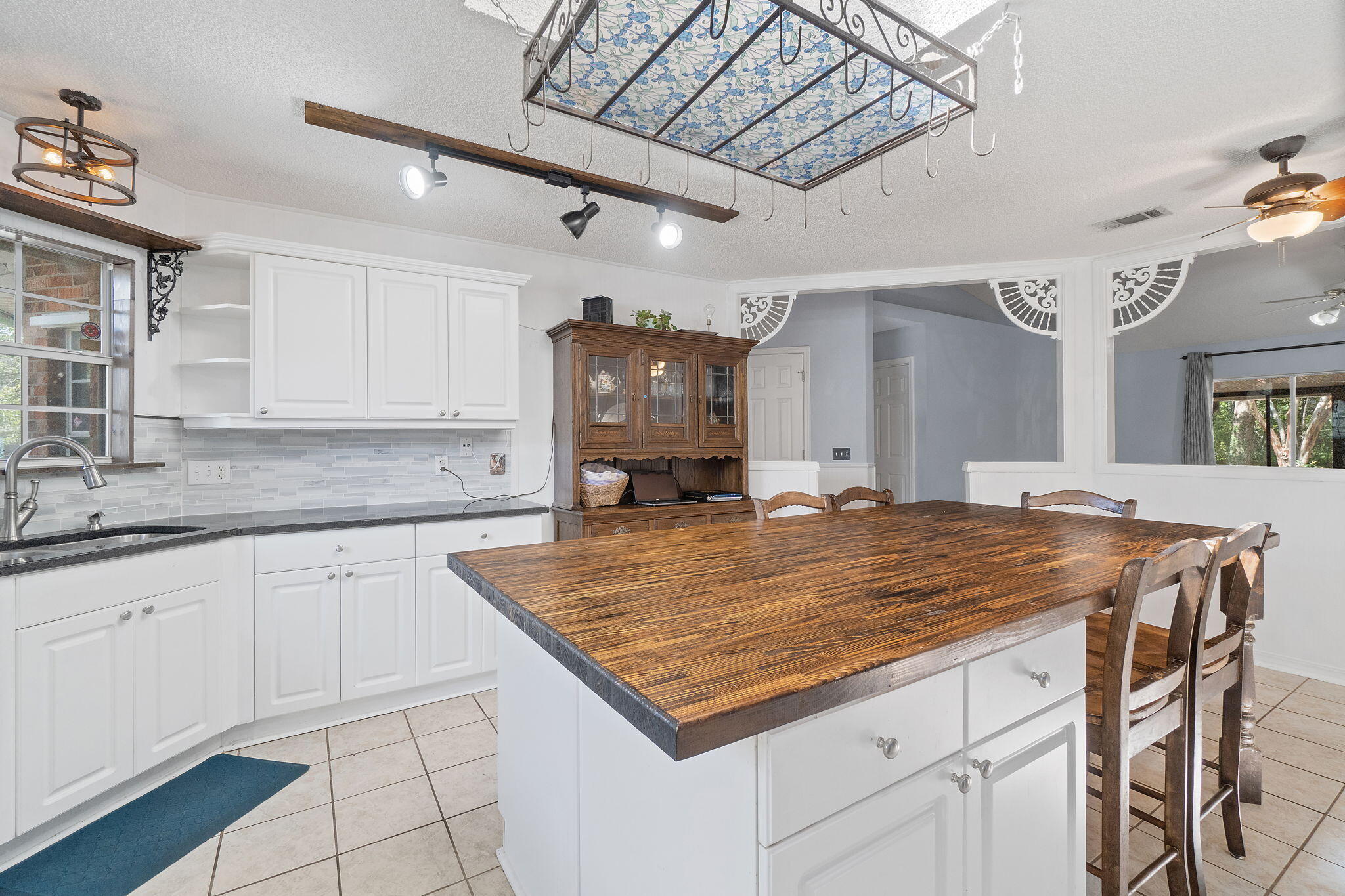 COUNTRY BREEZE EAST - Residential