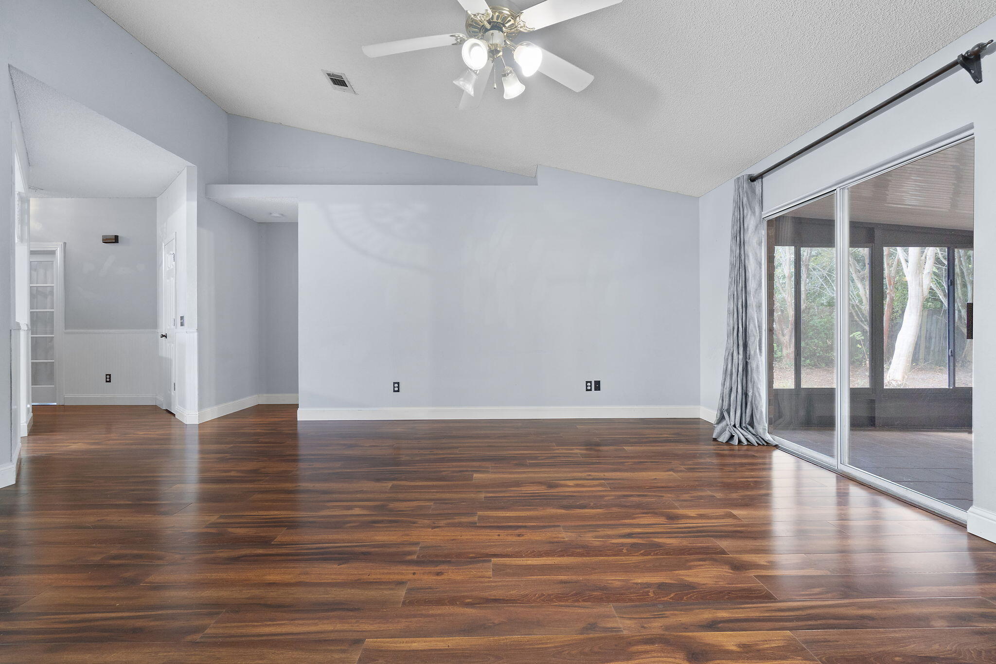 COUNTRY BREEZE EAST - Residential