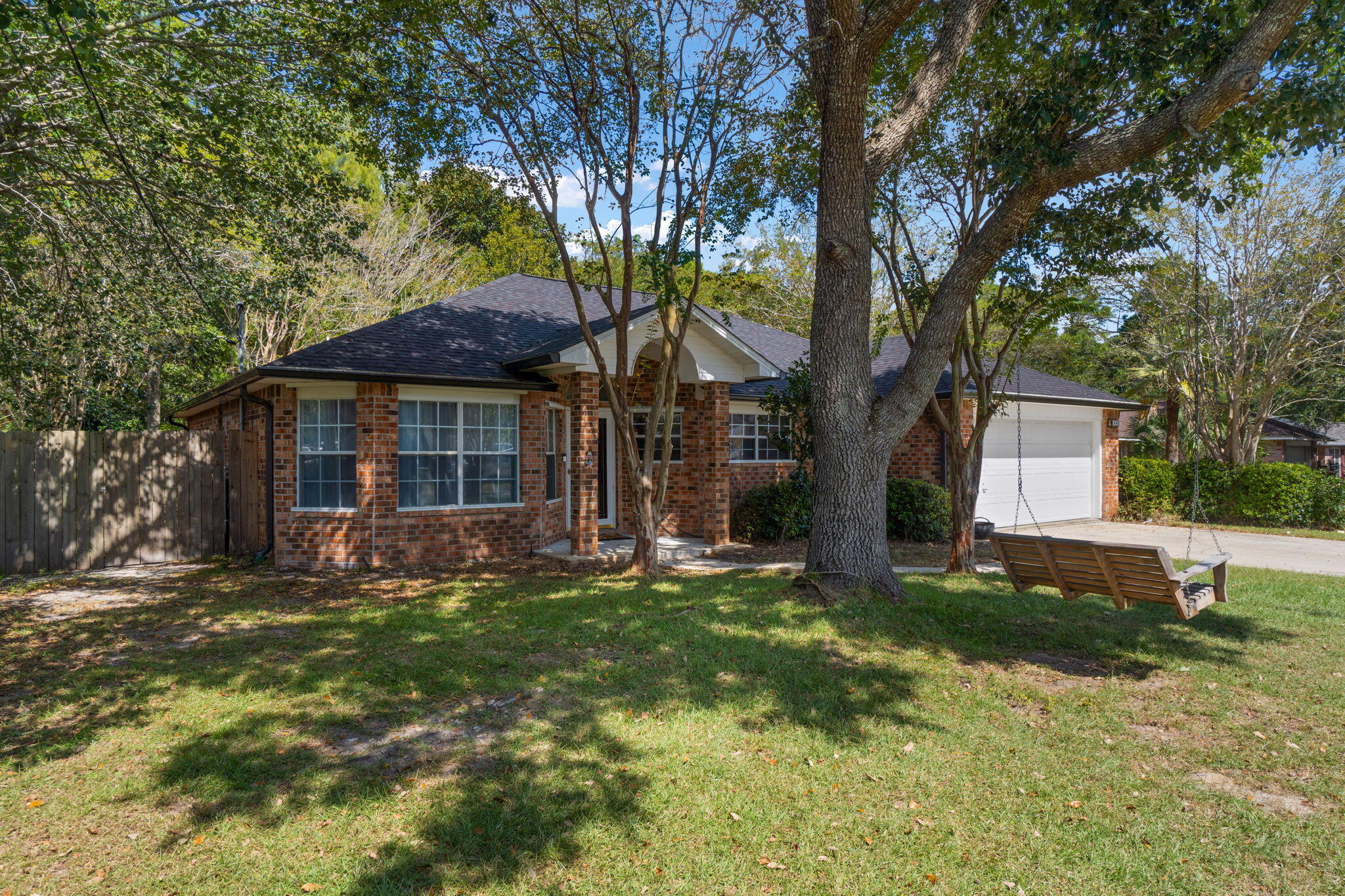 COUNTRY BREEZE EAST - Residential