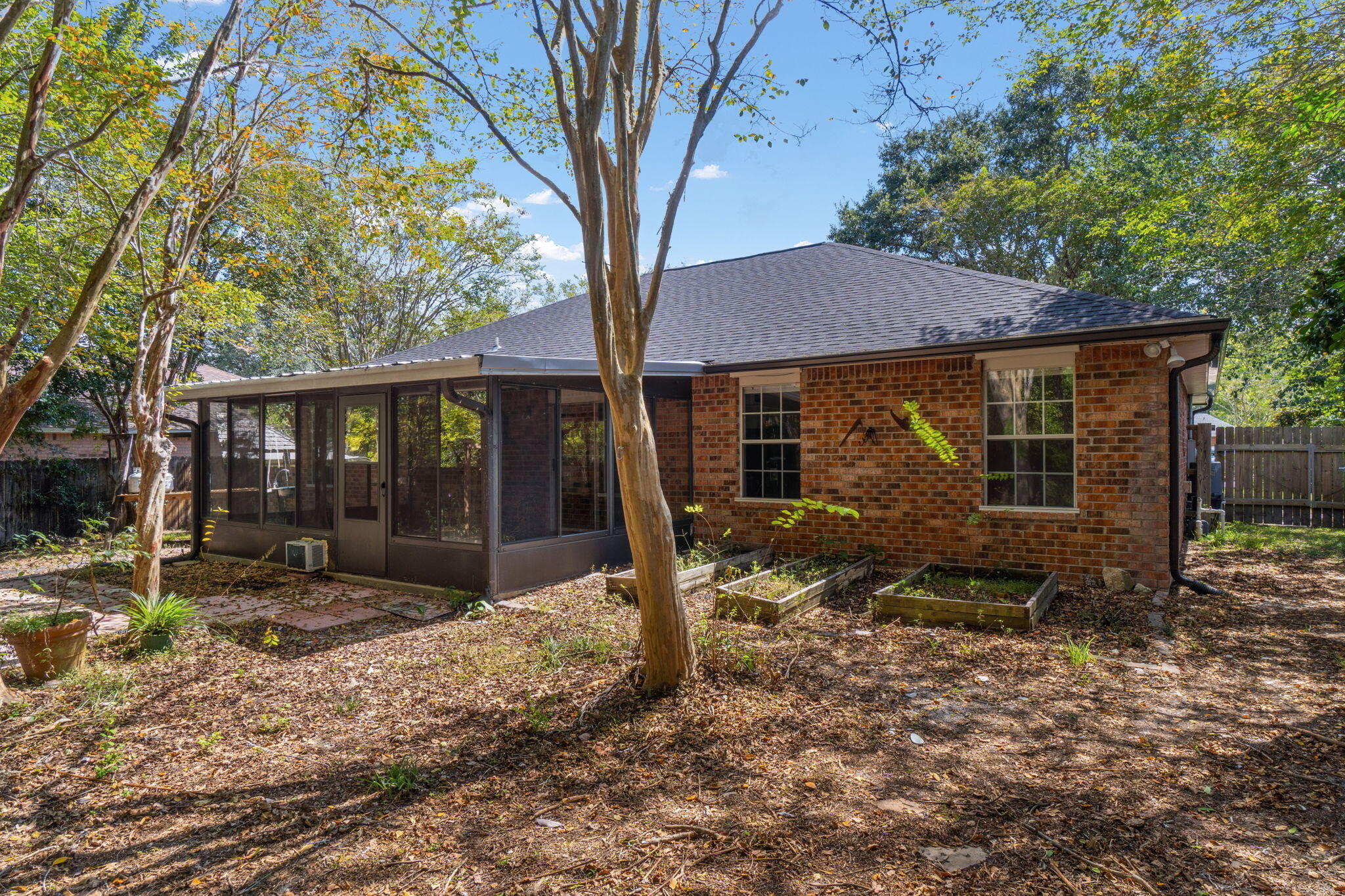 COUNTRY BREEZE EAST - Residential