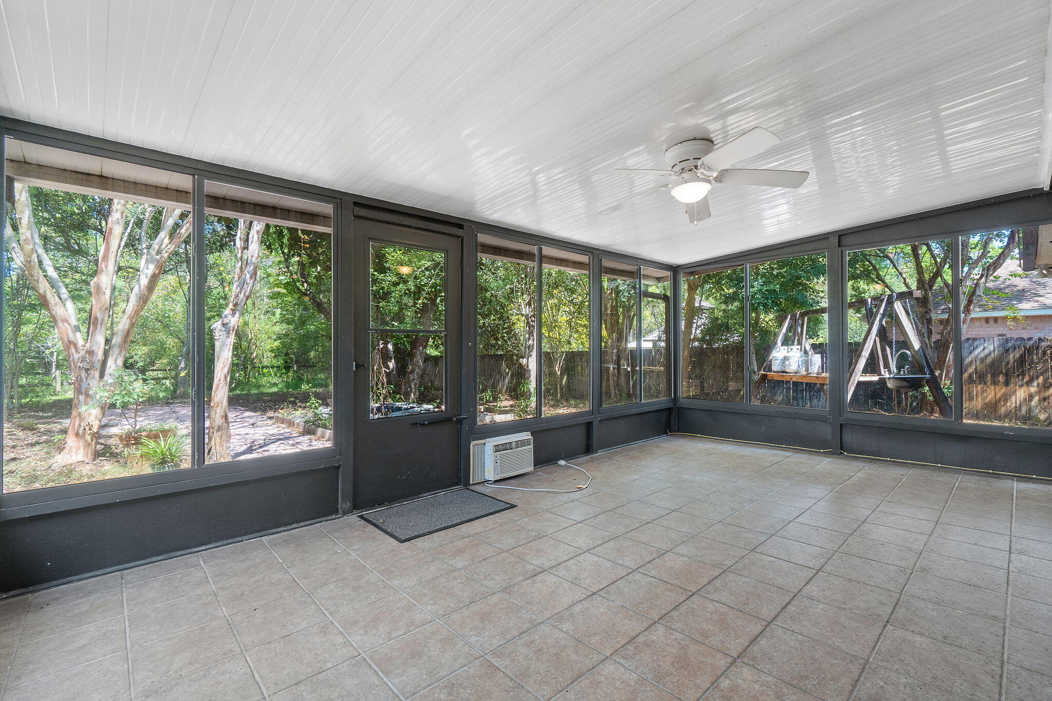 COUNTRY BREEZE EAST - Residential