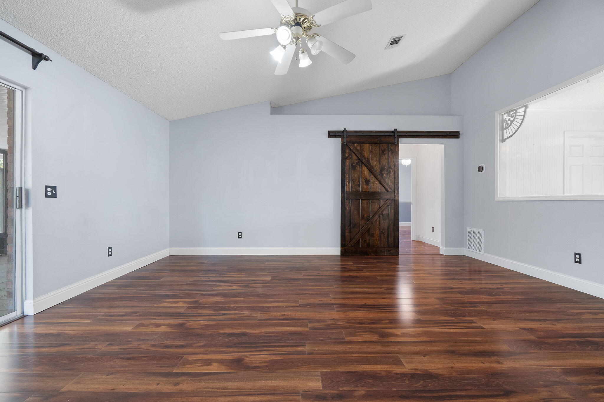 COUNTRY BREEZE EAST - Residential