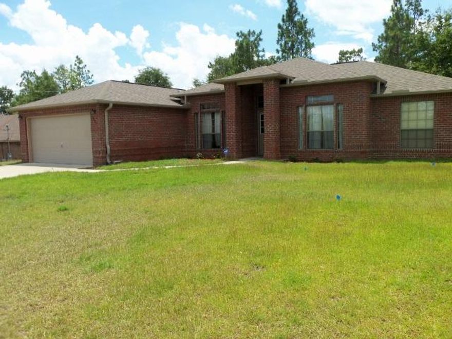 A great home to relax and enjoy being away from the hustle and bustle and traffic! Home boasts a beautiful kitchen with granite countertops and a good sized island, pantry, and all appliances convey. This is an open floor plan with a foyer entrance, formal dining and a spacious Great Room.It is also a split bedroom plan that helps give the company more privacy.Current owners have taken excellent care of their home and selected this one above several different areas even though the drive to work was a tiny bit longer. The master bath features a nice soaking tub and a separate shower, his her closets and double vanity.The home has lots of extra storage, tasteful wall colors and a huge back yard with a wooded view. Owners have added gutters, blinds, security system, and asprinkler system