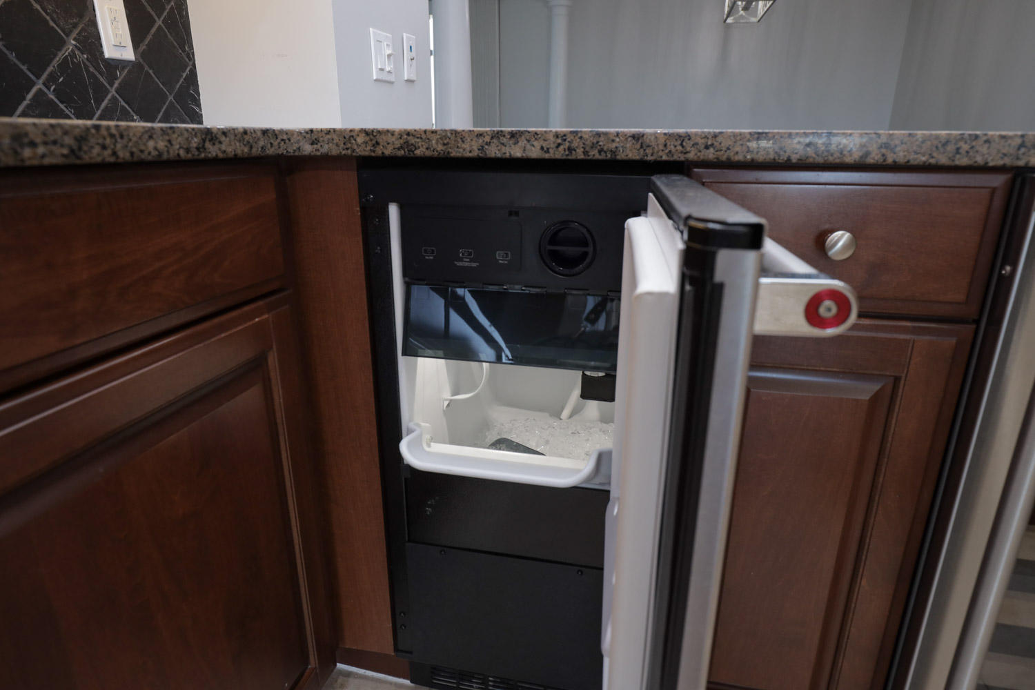 ONE WATER PLACE AT KELLY PLANTATION - Residential