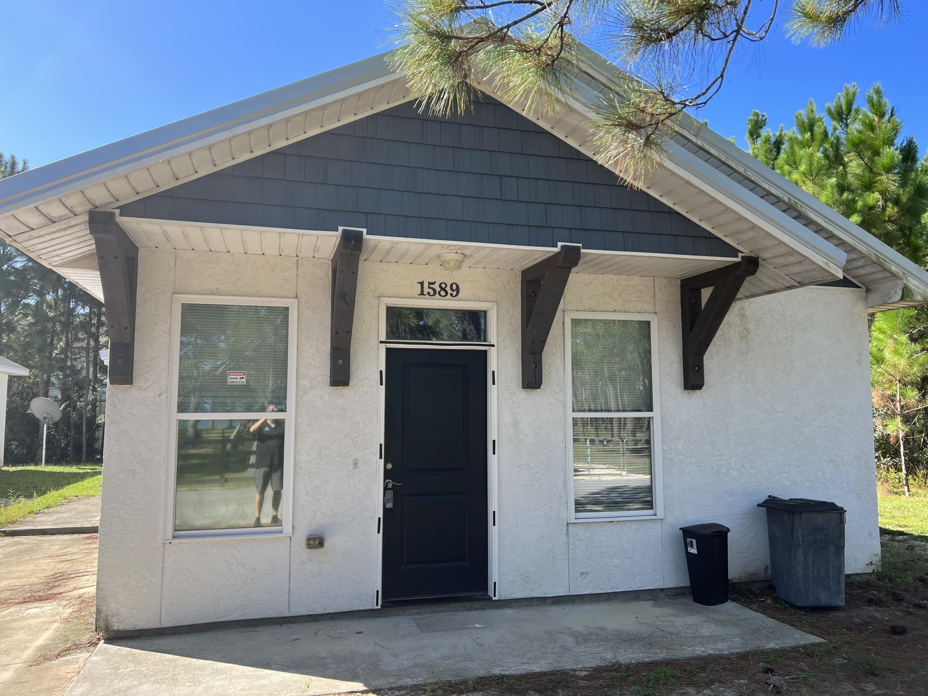 Cute cottage home located in Santa Rosa Beach just minutes away from the beautiful beaches, great dining and plenty of shopping. Features include separate laundry room, large walk in closet in master bedroom and brand new appliances. Built with energy efficiency in mind and a great view of the bay!