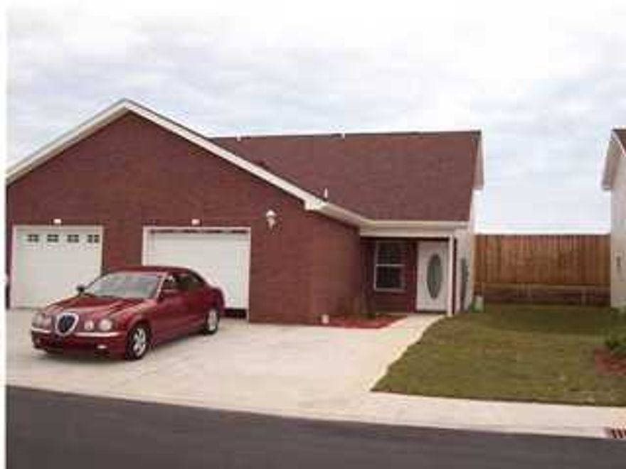 A PRIME END UNIT IN THE MOST PRIVATE, FAMILY FRIENDLY CUL-DE-SAC OF QUAIL RUN****** Newer townhome in the heart of Destin. PRIME LOCATION END UNIT ATTACHED ONLY ON ONE SIDE ! Sought after floor plan with the Master bedroom downstairs. Homeowners association fees only $250 per Quarter . The End Units are premium units and feature additional bonuses such as a side window in the kitchen allowing for even more natural light in this already bright & airy unit. The cathedral ceilings and ample storage space in the oversized garage. This unit features brand new flooring in the living and kitchen dining areas. Wont Last.