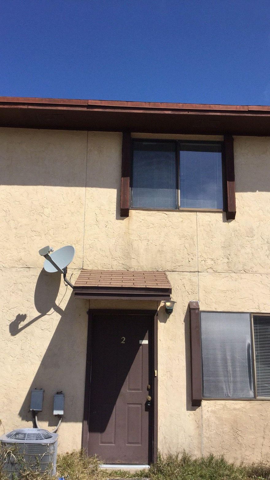 CUTE 2 bedroom 1 bath townhome for sale in Destin! Completely move in ready. Updated flooring, paint, countertops, and appliances. Back yard/patio area. Bedrooms and bathroom located upstairs. Indoor laundry. This townhome would make the perfect starter home or investment property. This seller is also selling the unit right next door, unit K4! Vacant and easy to show.