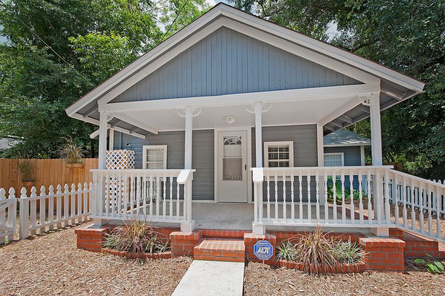 Newly Completed Entire Home UpgradesBuy your customized  Like New Home Today!Modernized Dcor'  Historic Florida CottageClose to Transportation, Shopping and Business District1 Master Bed2/1Central Air ConditioningPrivate Fenced YardRV Parking  Off Street Parking