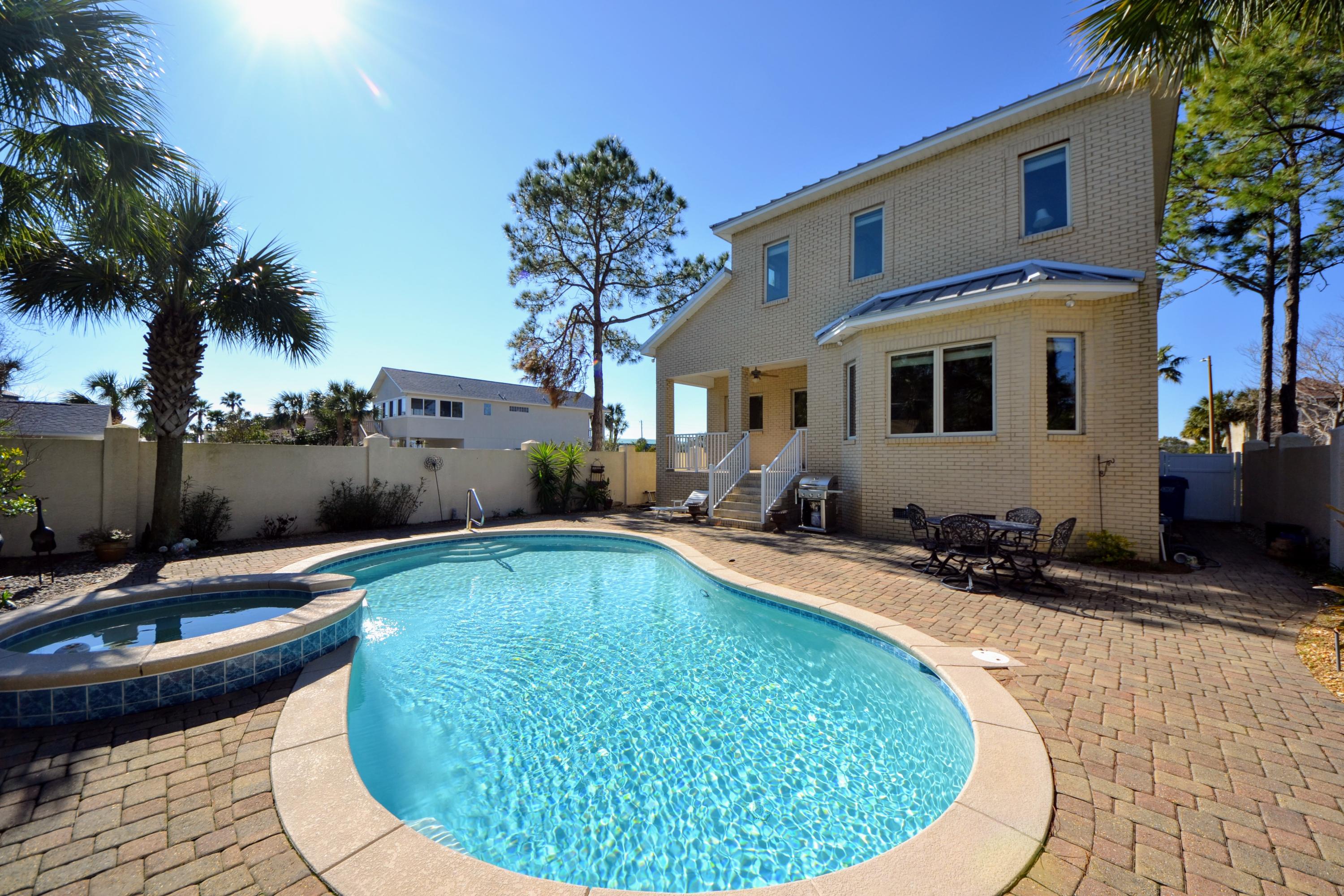 JAMAICAN LAKE CONDOS - Residential