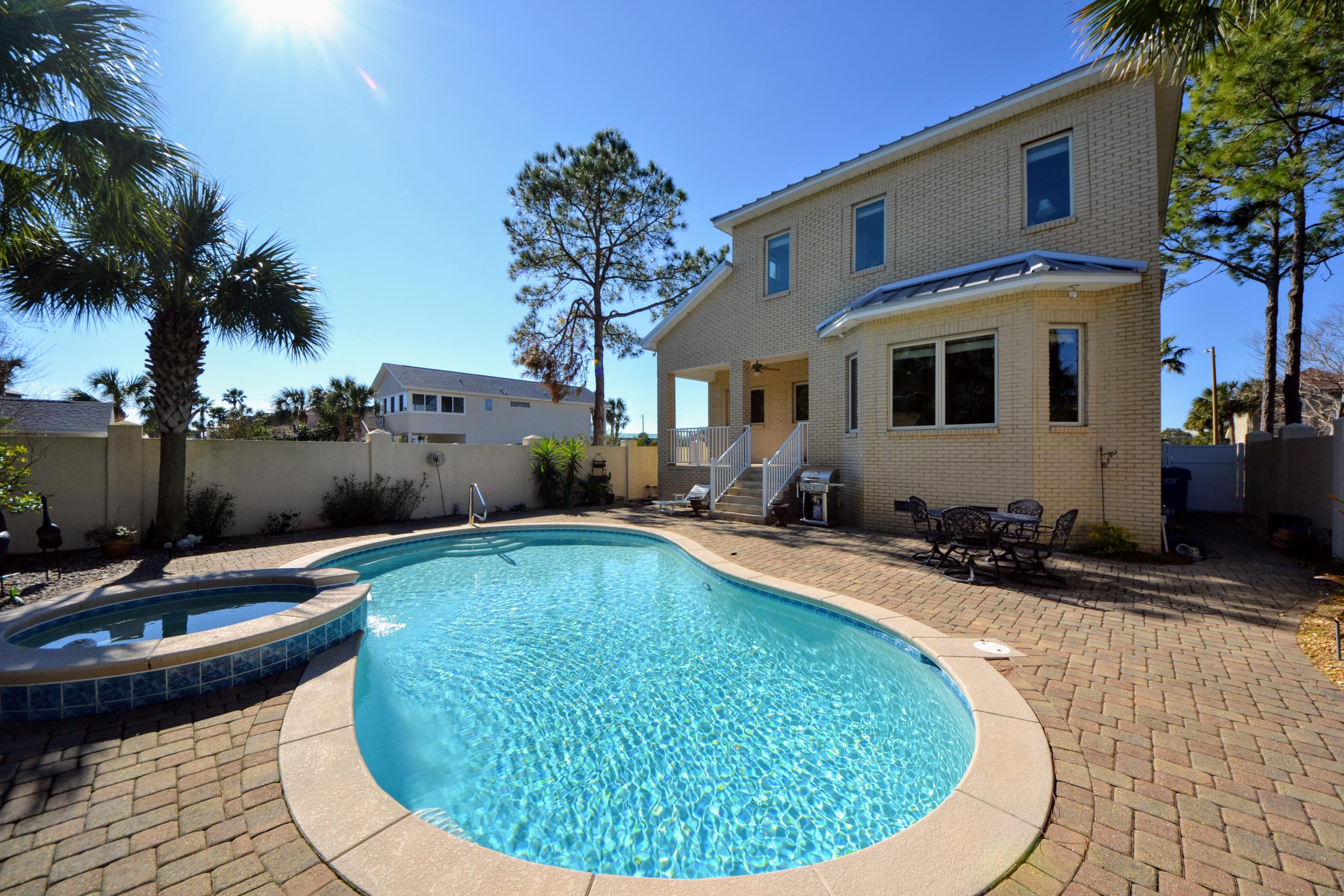 JAMAICAN LAKE CONDOS - Residential