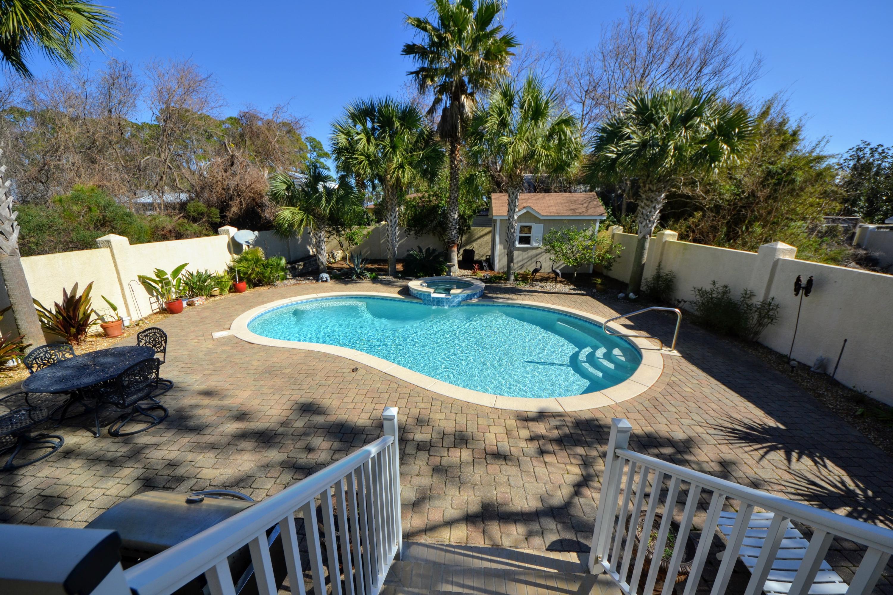 JAMAICAN LAKE CONDOS - Residential